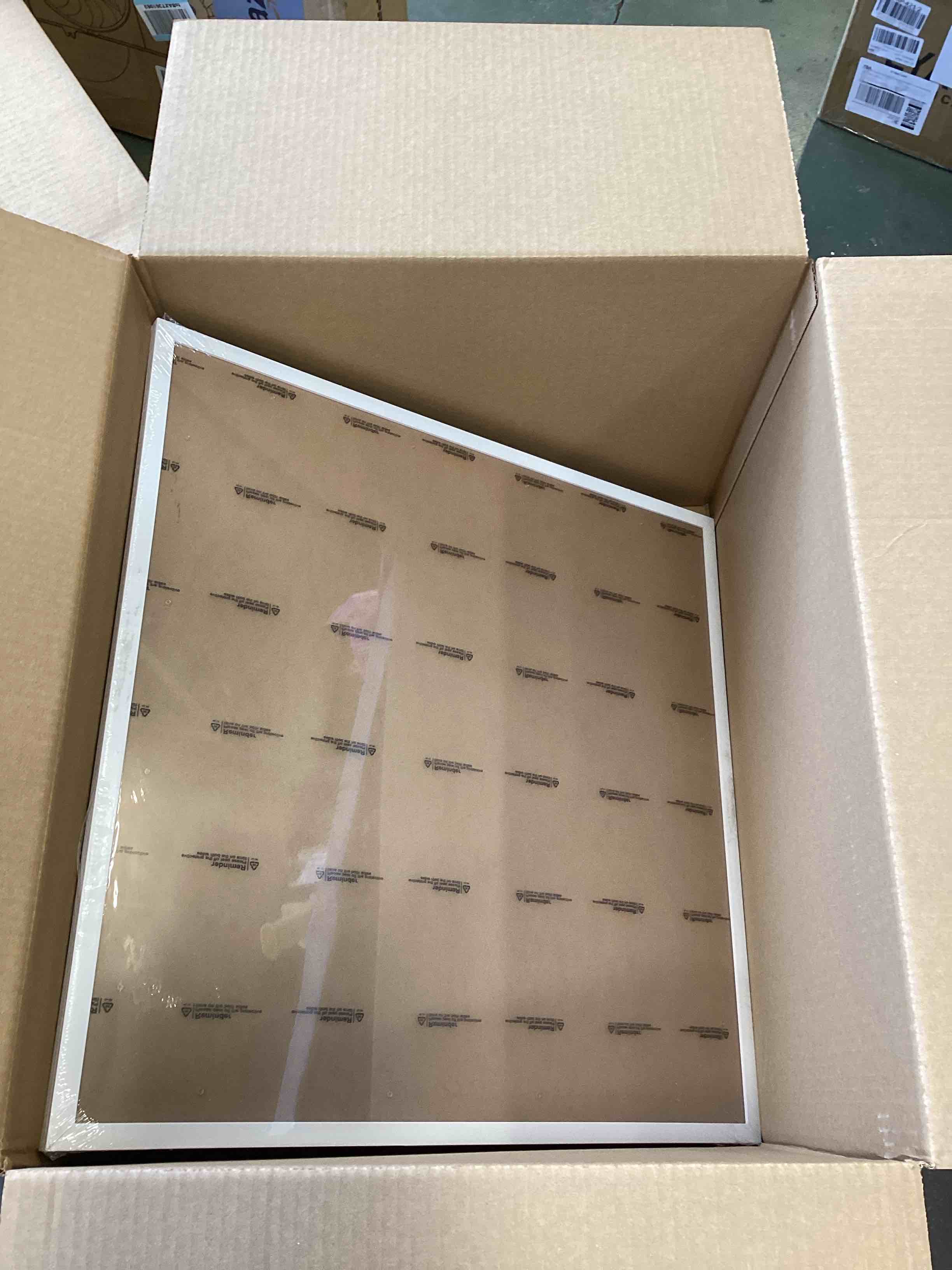 https://s3.amazonaws.com/lotting-images-prod/bidfta/PNK2206413_1741721675618.jpeg