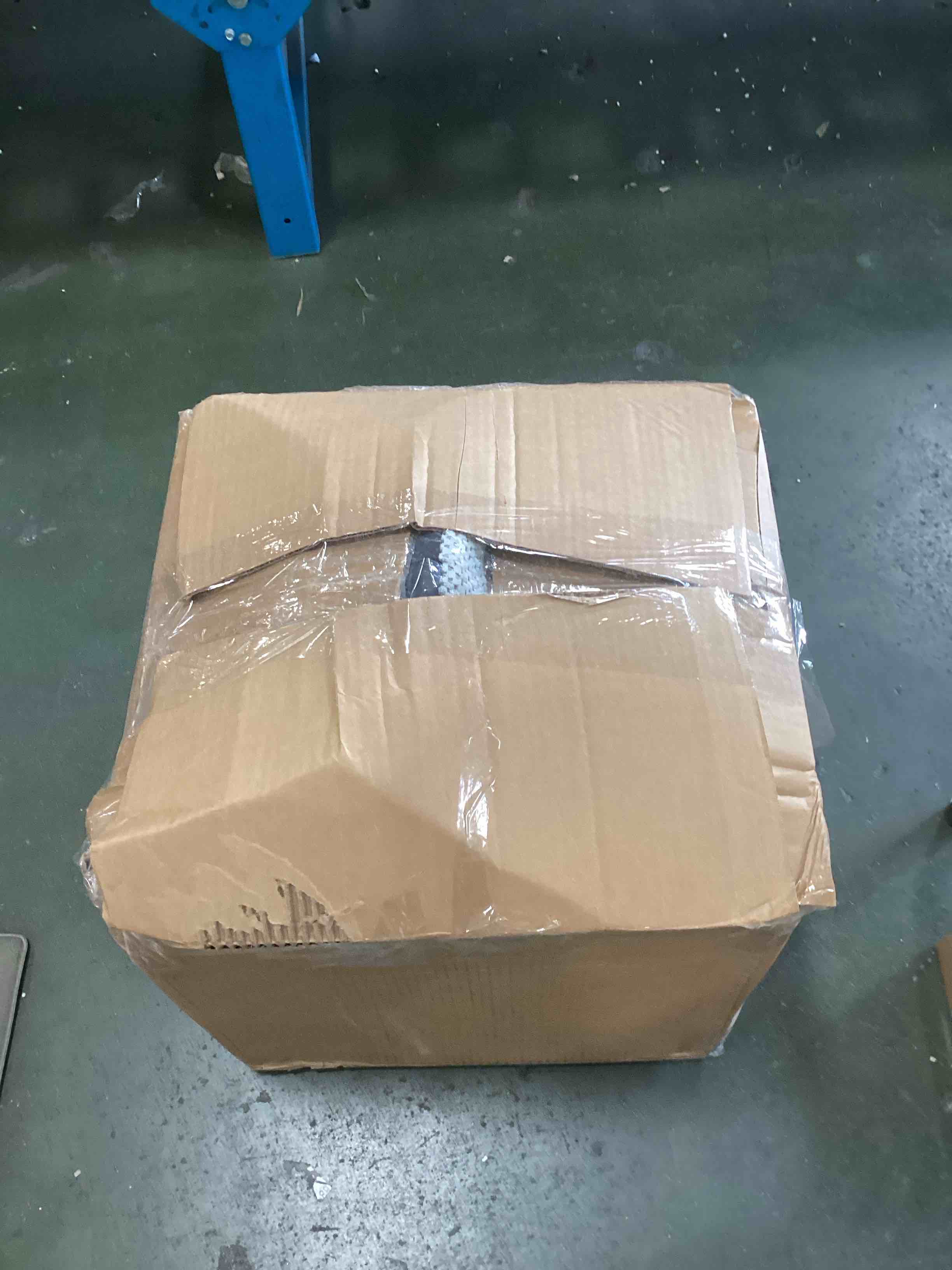 https://s3.amazonaws.com/lotting-images-prod/bidfta/PNK2206478_1741787037108.jpeg
