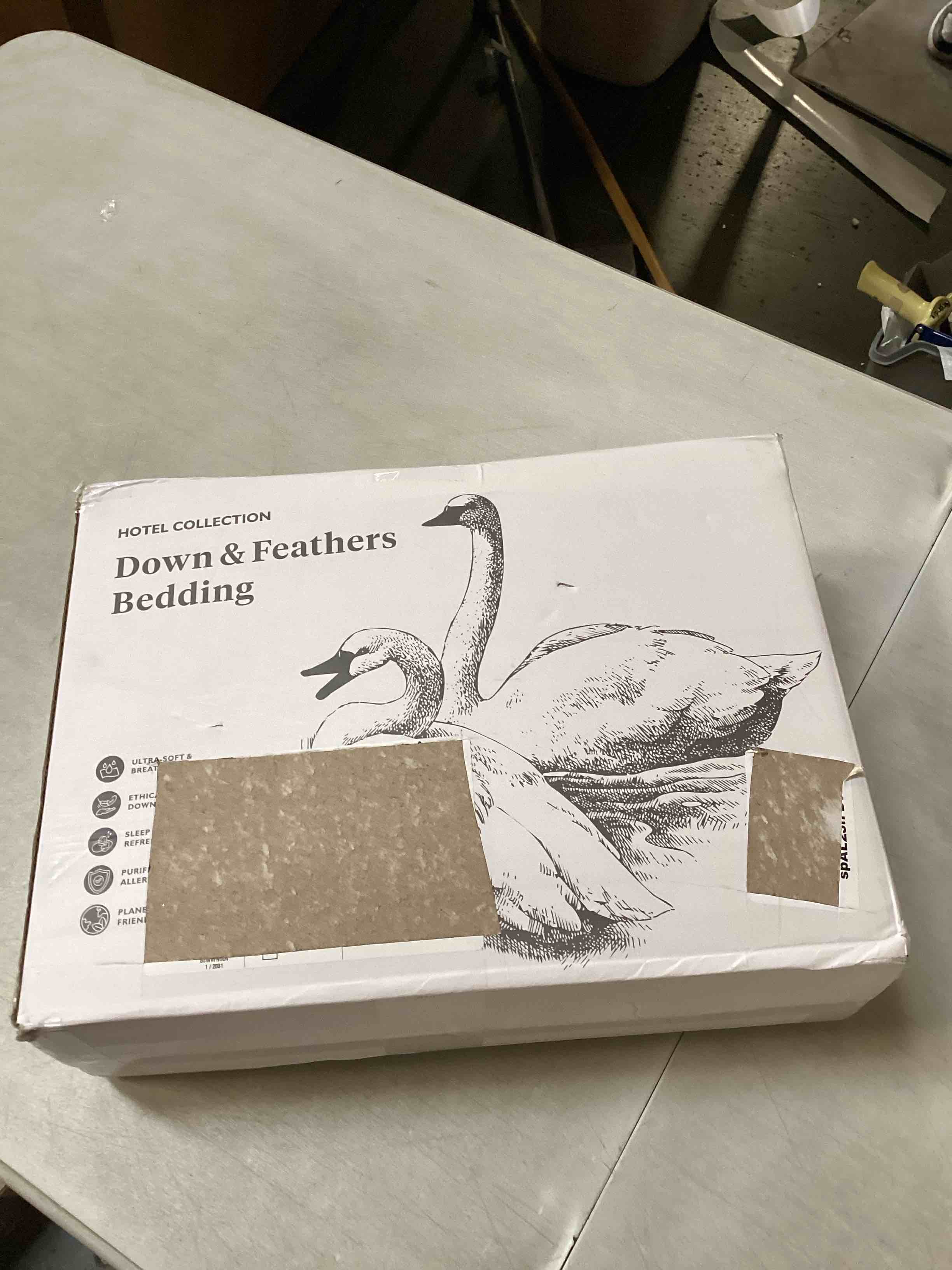 https://s3.amazonaws.com/lotting-images-prod/bidfta/PNK2207410_1742396461809.jpeg