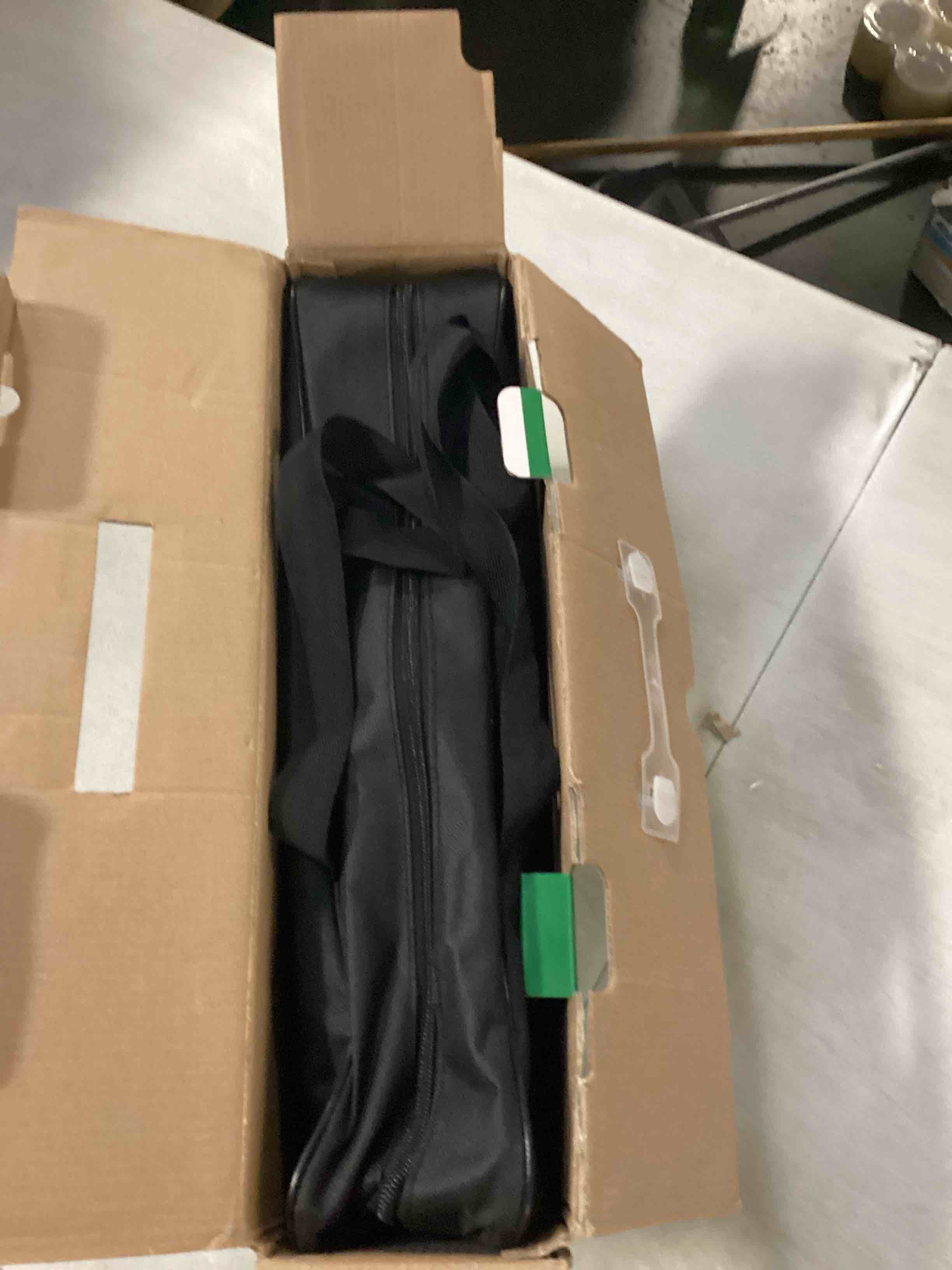 https://s3.amazonaws.com/lotting-images-prod/bidfta/PNK2207578_1742474177671.jpeg
