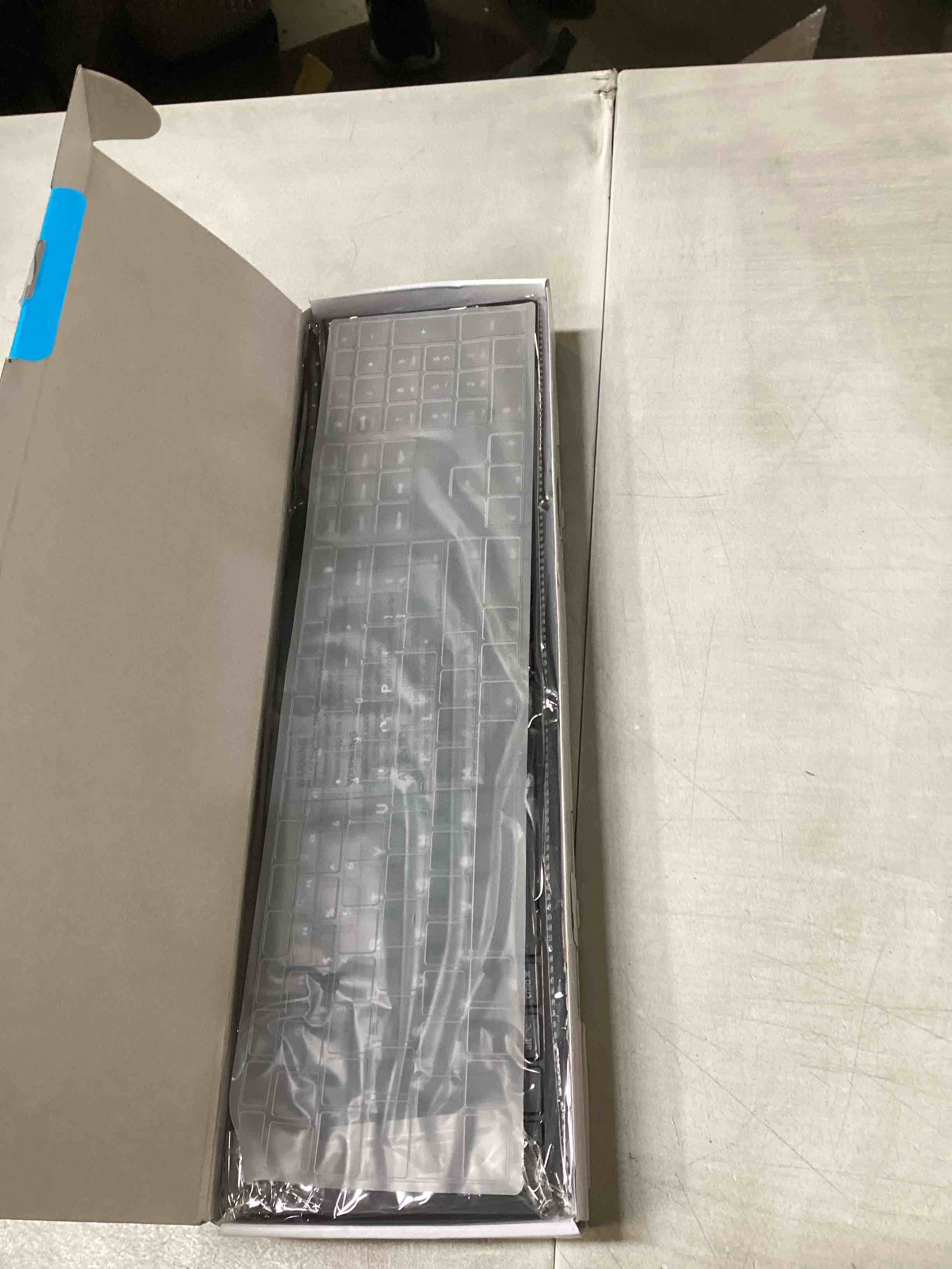 https://s3.amazonaws.com/lotting-images-prod/bidfta/PNK2208118_1742845695380.jpeg