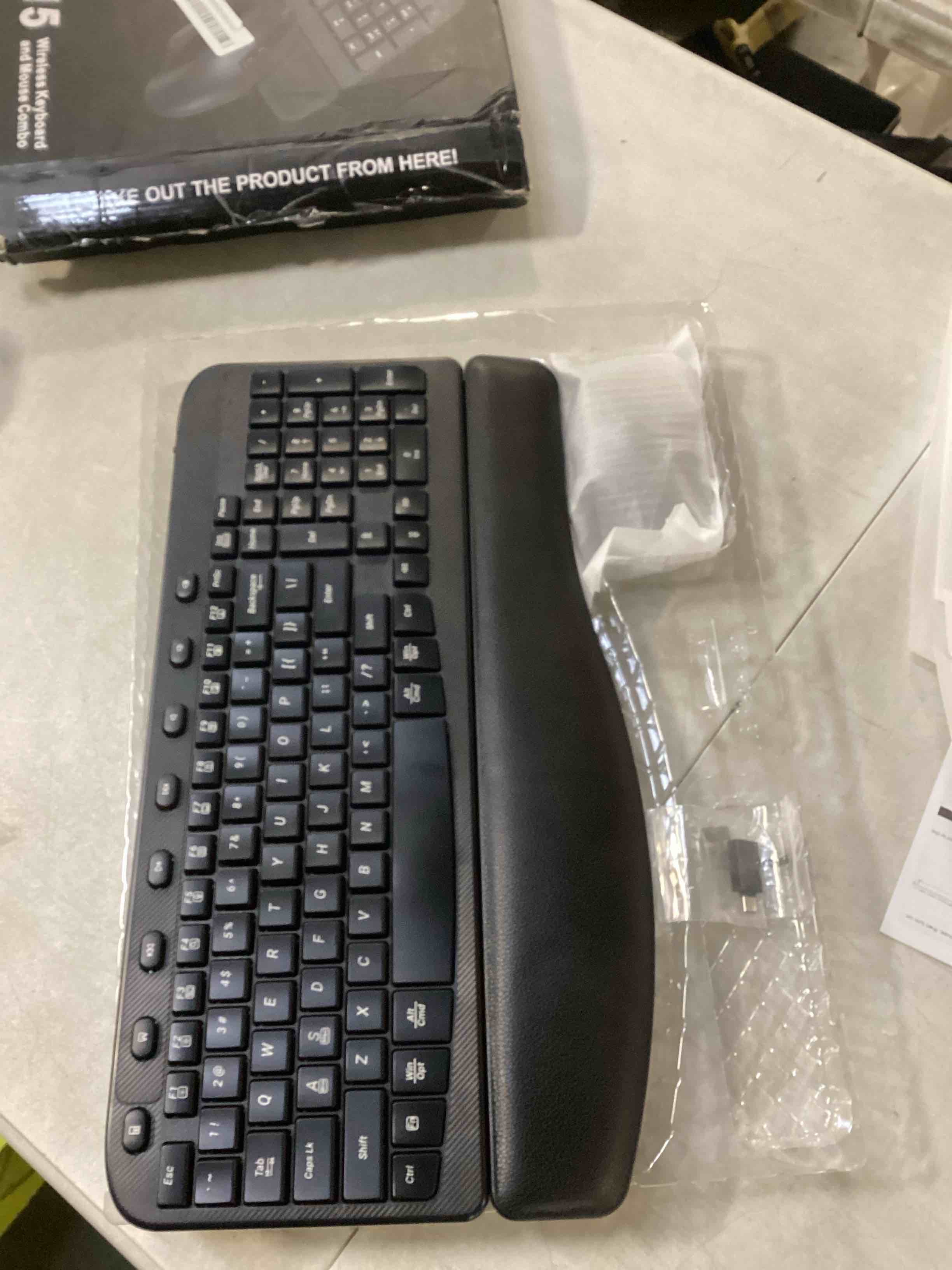 https://s3.amazonaws.com/lotting-images-prod/bidfta/PNK2208195_1742914311306.jpeg