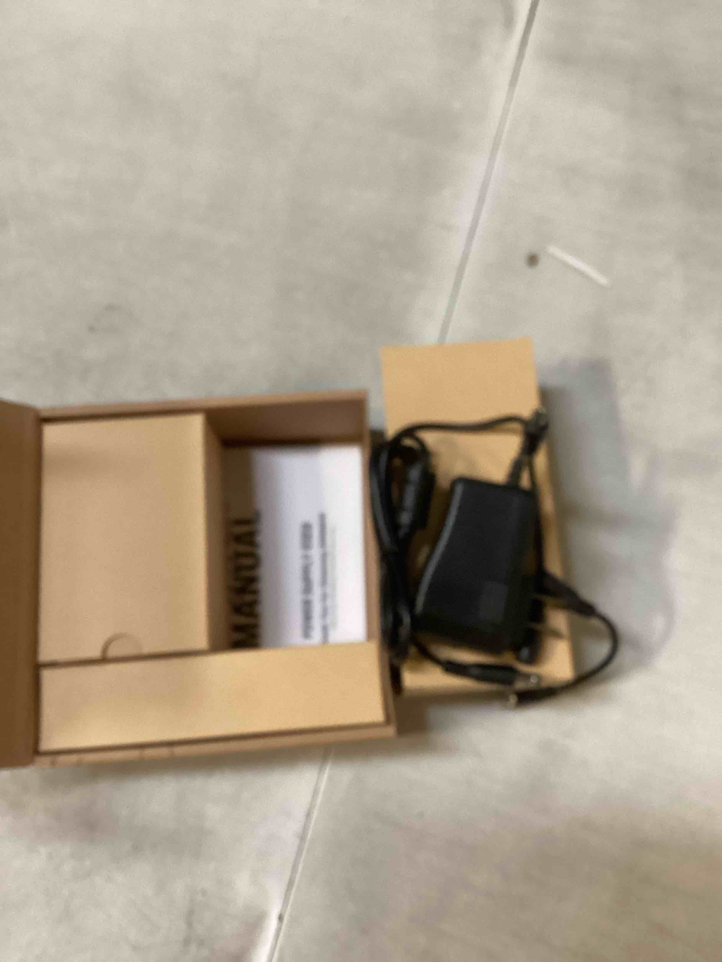 https://s3.amazonaws.com/lotting-images-prod/bidfta/PNK2208592_1743015337351.jpeg