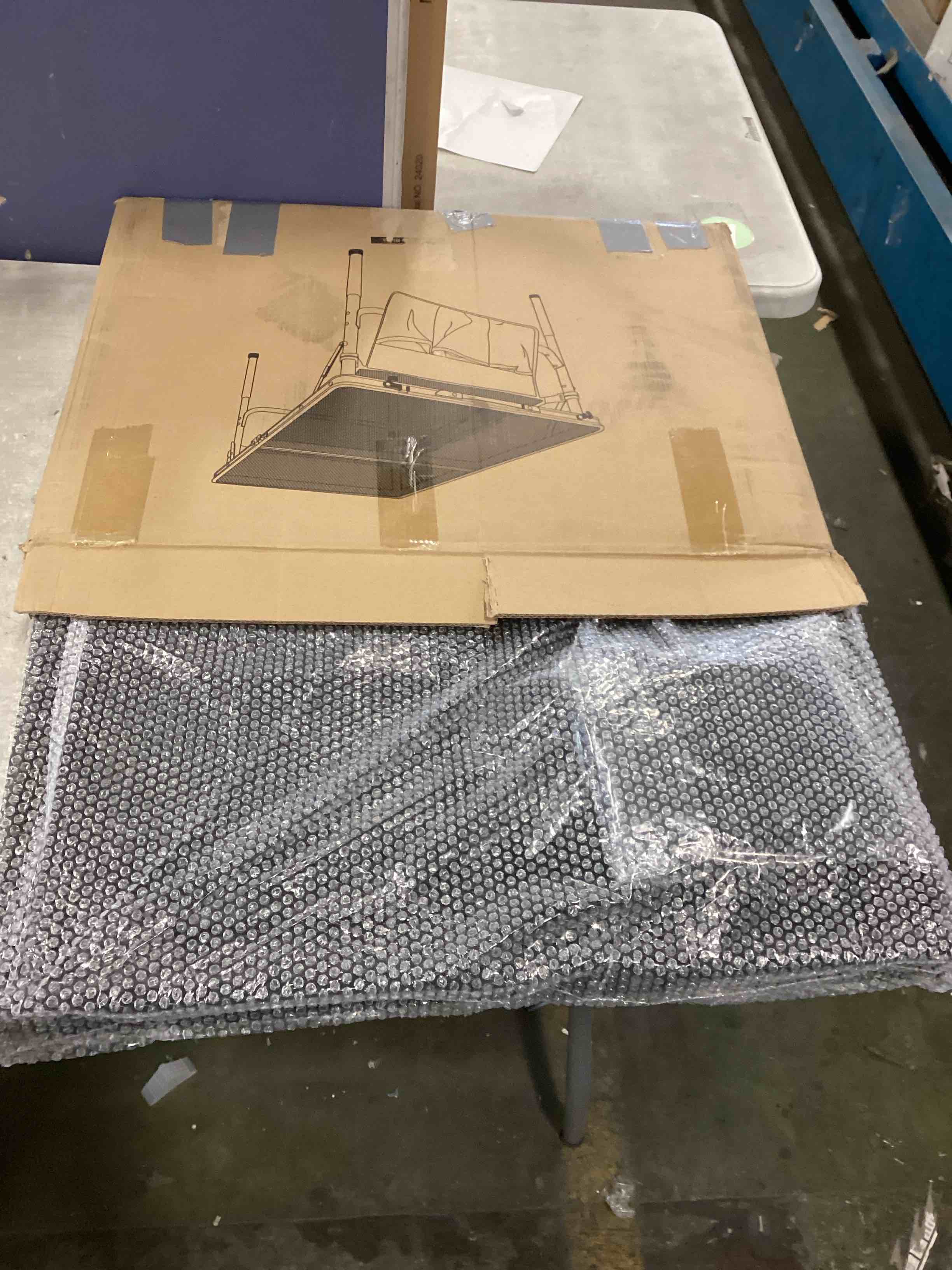 https://s3.amazonaws.com/lotting-images-prod/bidfta/PNK2208844_1743104327648.jpeg