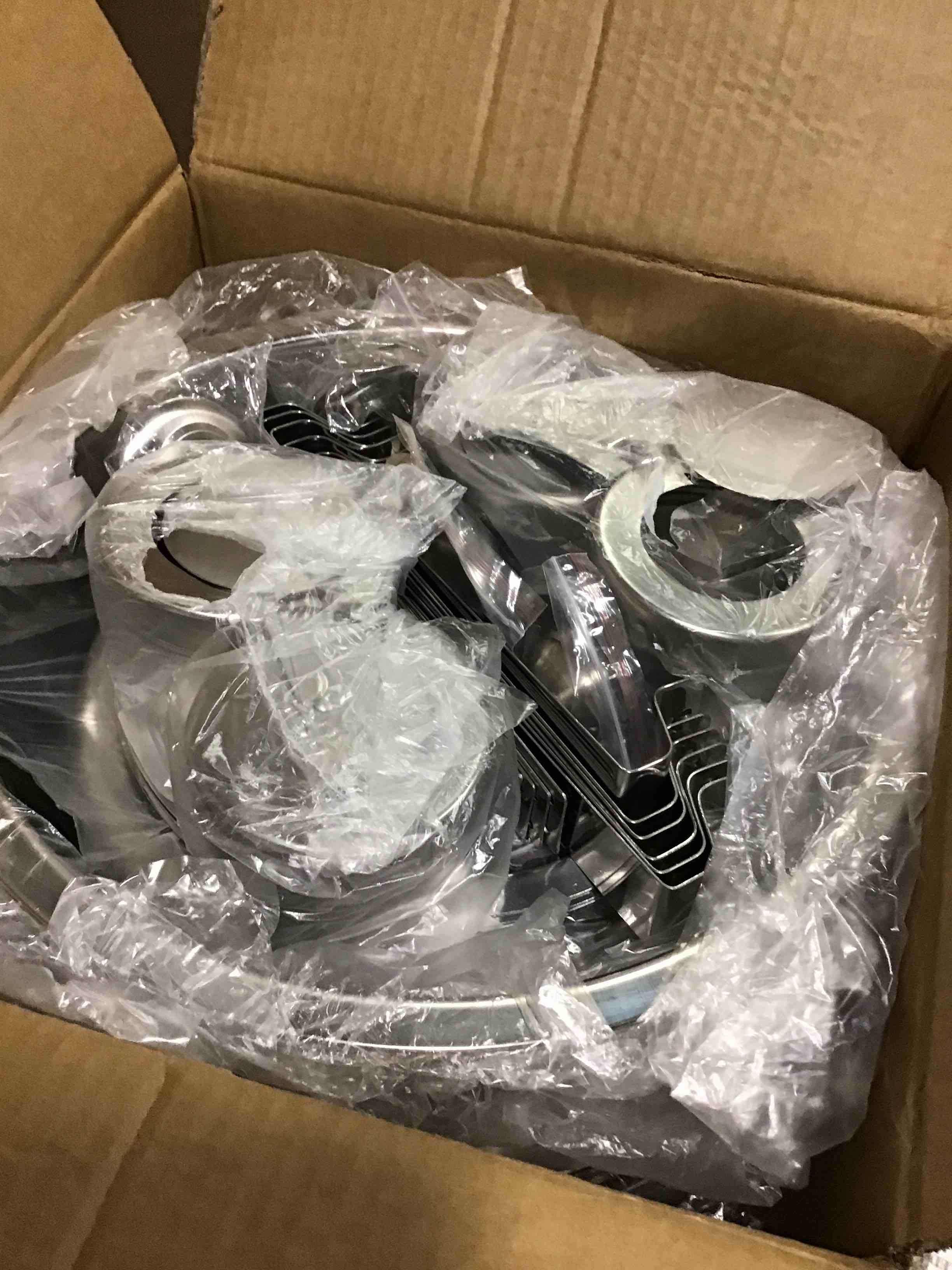 https://s3.amazonaws.com/lotting-images-prod/bidfta/PNK2209865_1741607673317.jpeg