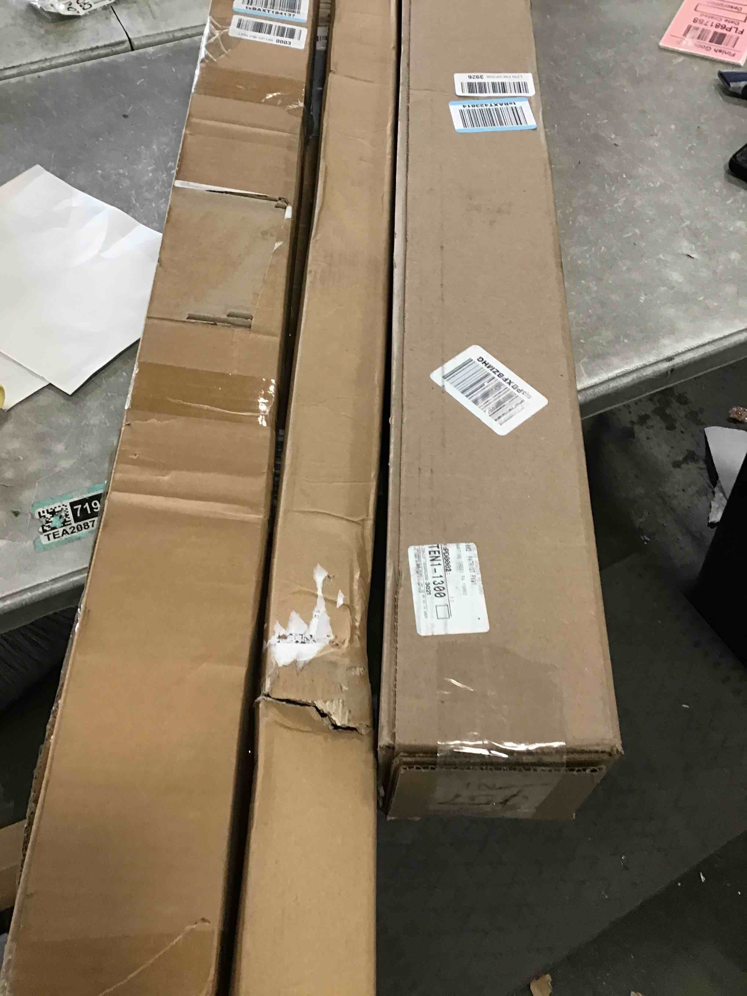 https://s3.amazonaws.com/lotting-images-prod/bidfta/PNK2212083_1741099076327.jpeg