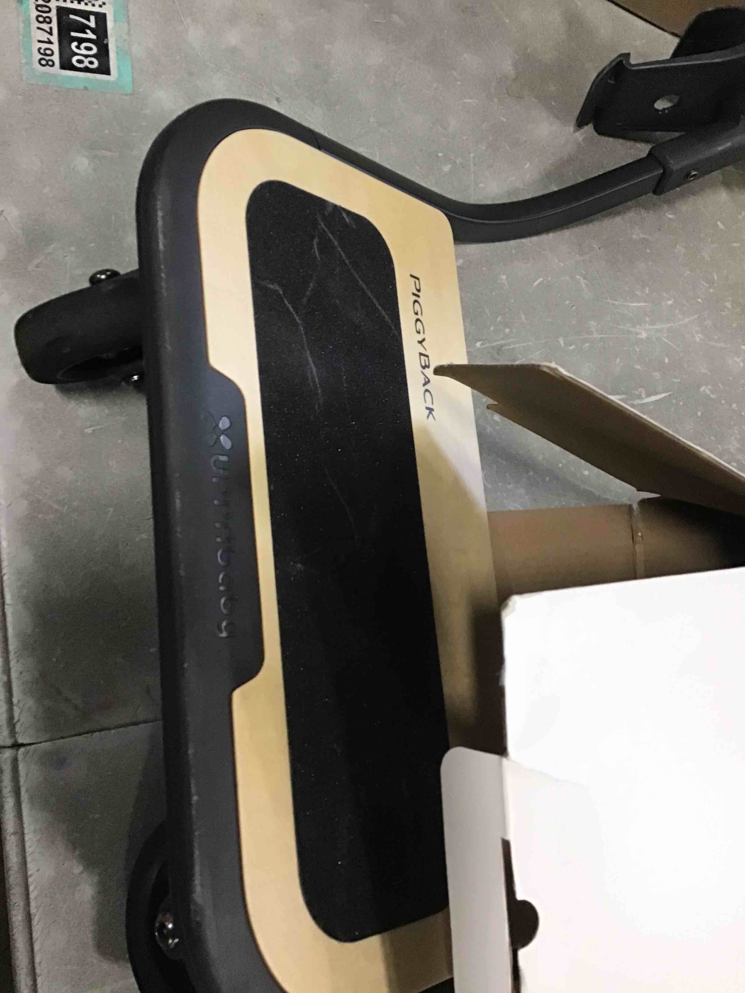 https://s3.amazonaws.com/lotting-images-prod/bidfta/PNK2212218_1741119451124.jpeg