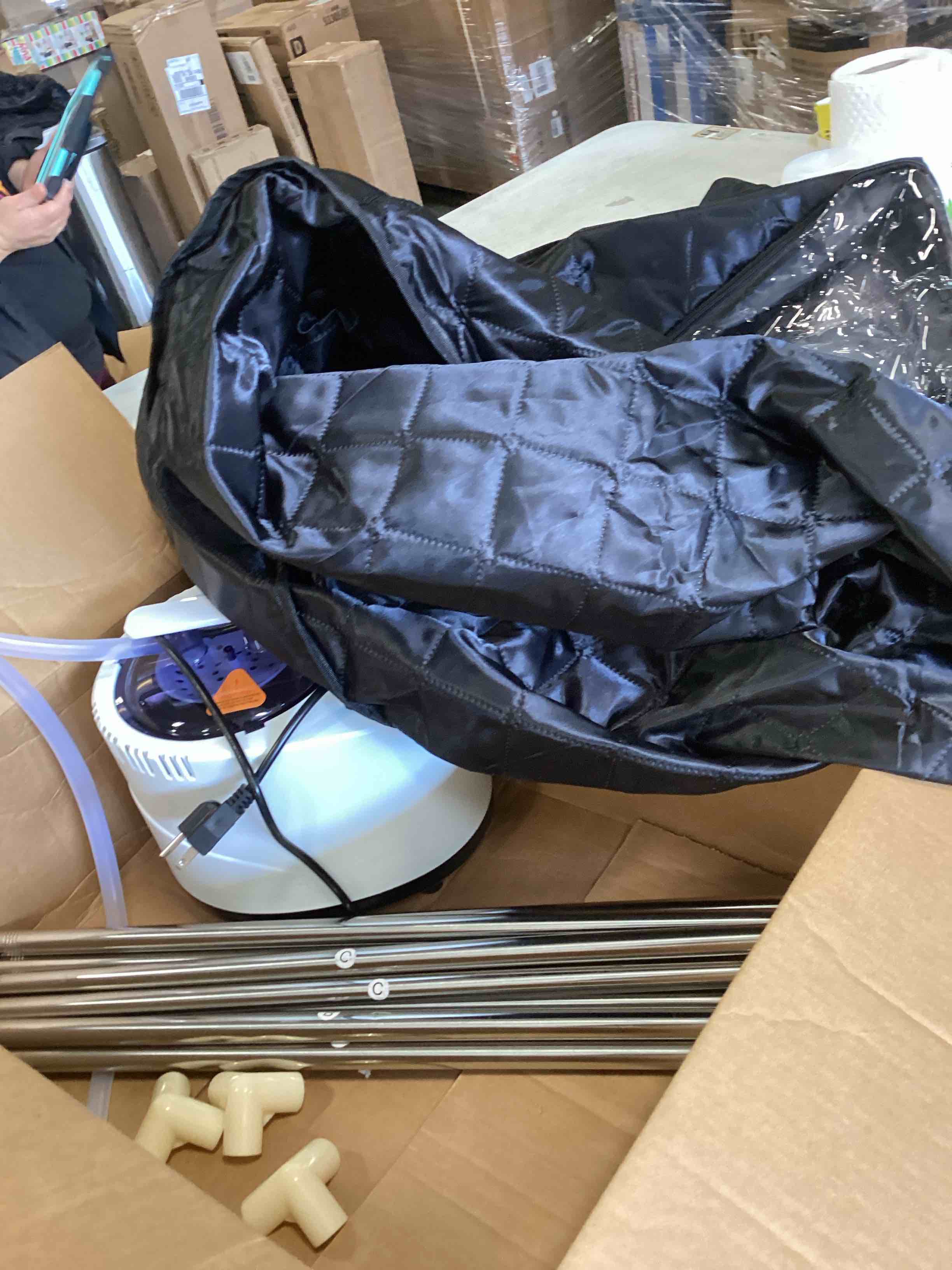 https://s3.amazonaws.com/lotting-images-prod/bidfta/PNK2212874_1741706282447.jpeg