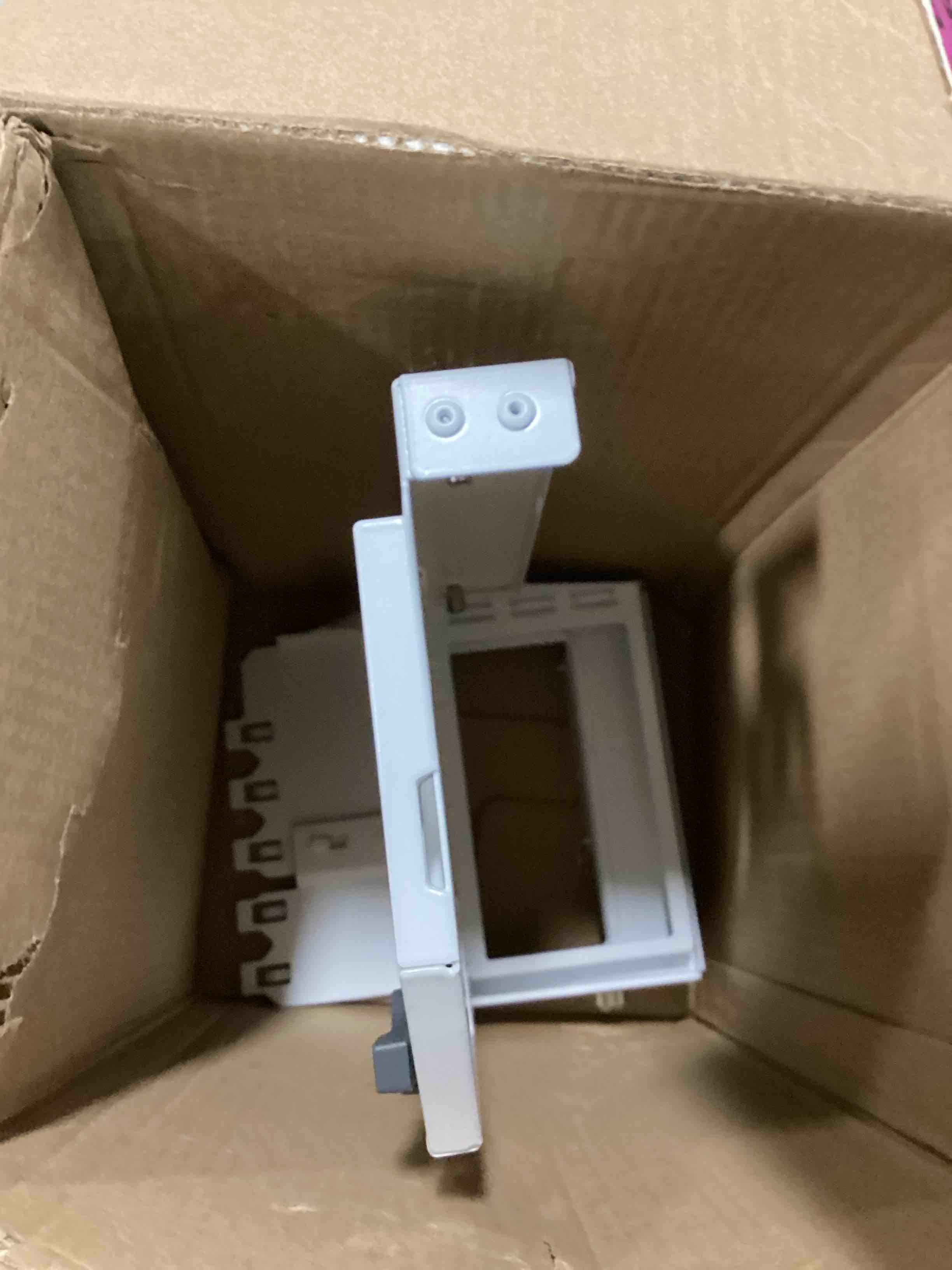 https://s3.amazonaws.com/lotting-images-prod/bidfta/PNK2213645_1742386089934.jpeg