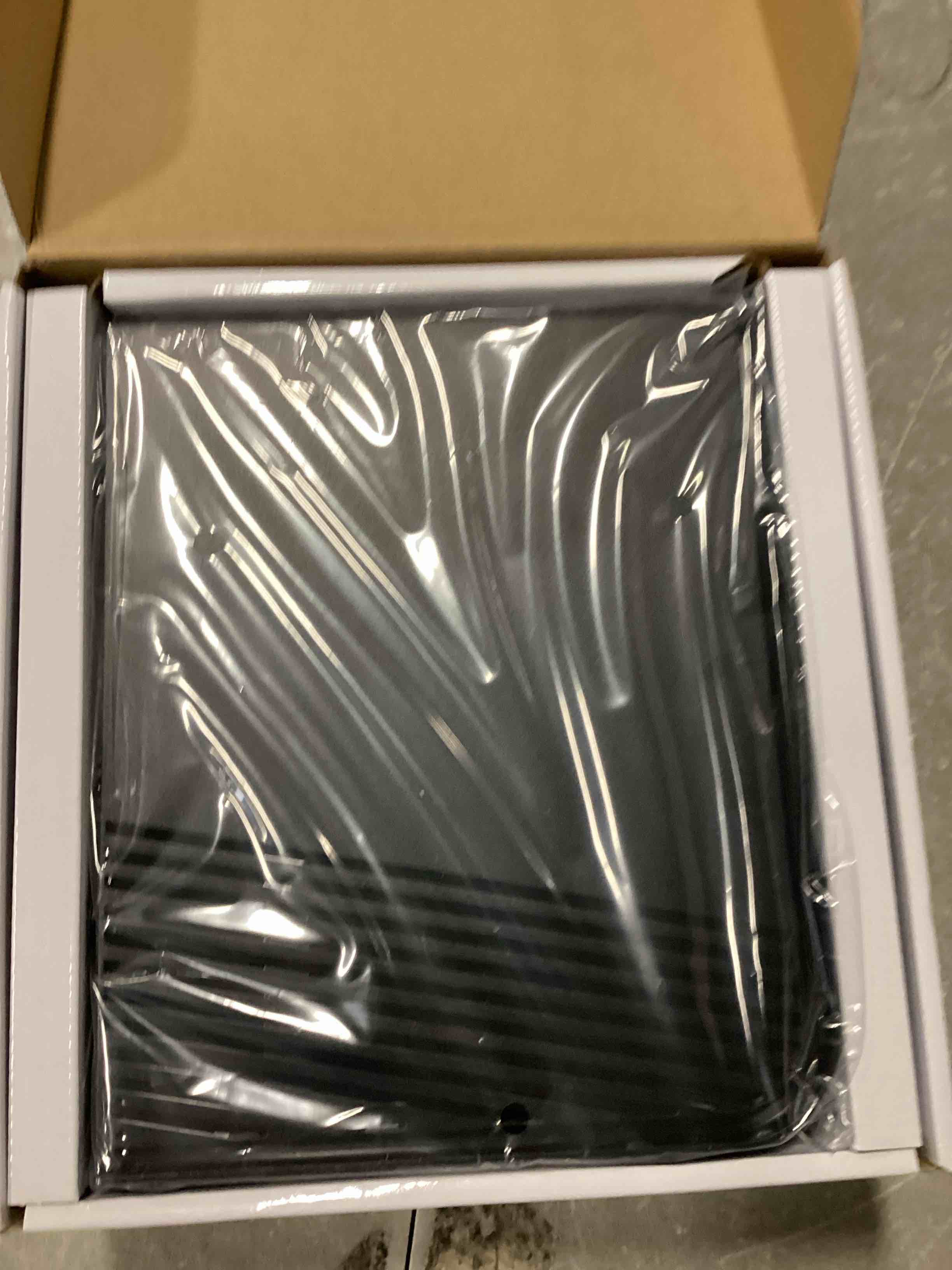 https://s3.amazonaws.com/lotting-images-prod/bidfta/PNK2214035_1742497028977.jpeg