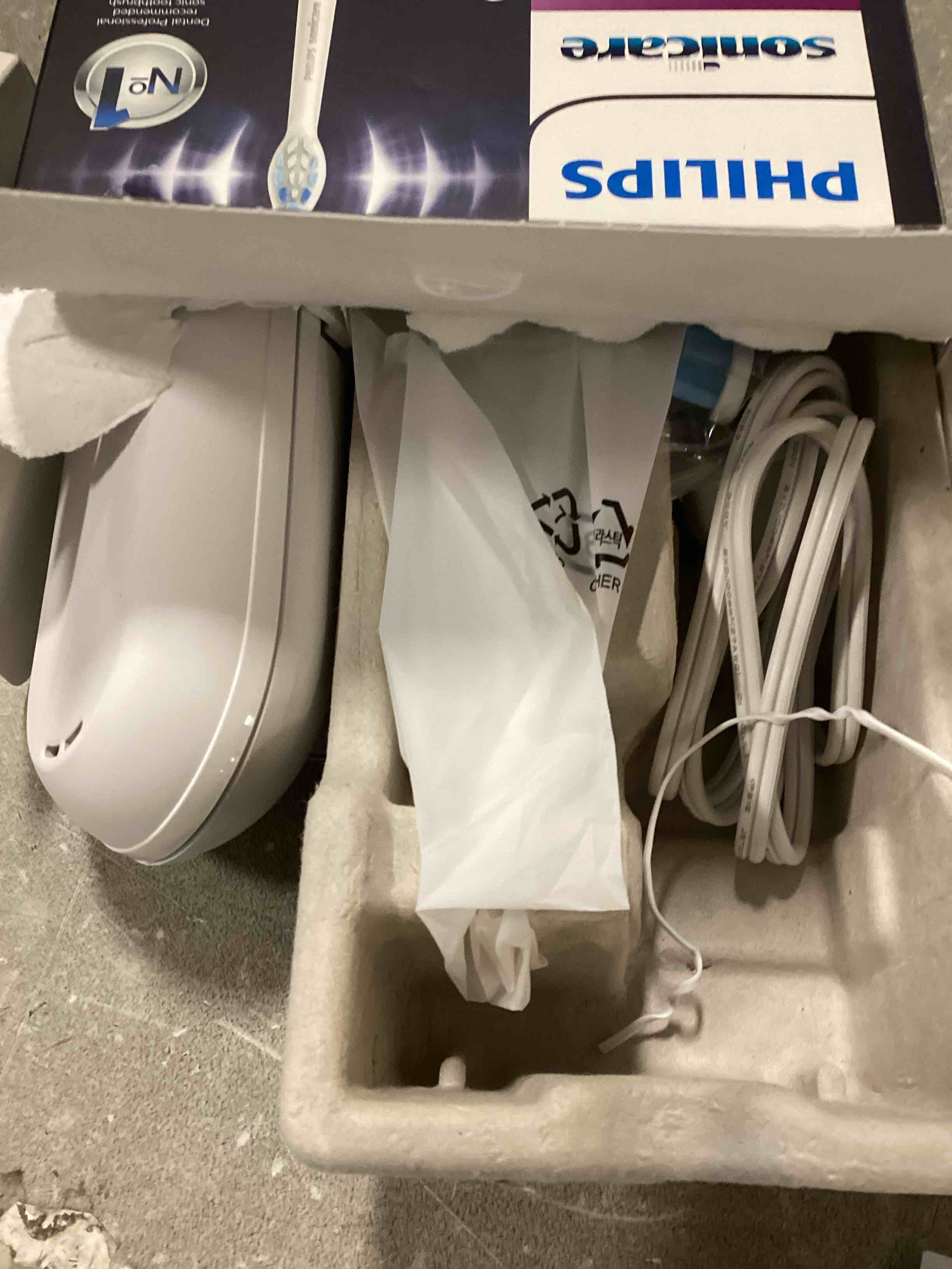 https://s3.amazonaws.com/lotting-images-prod/bidfta/PNK2214103_1742560353675.jpeg