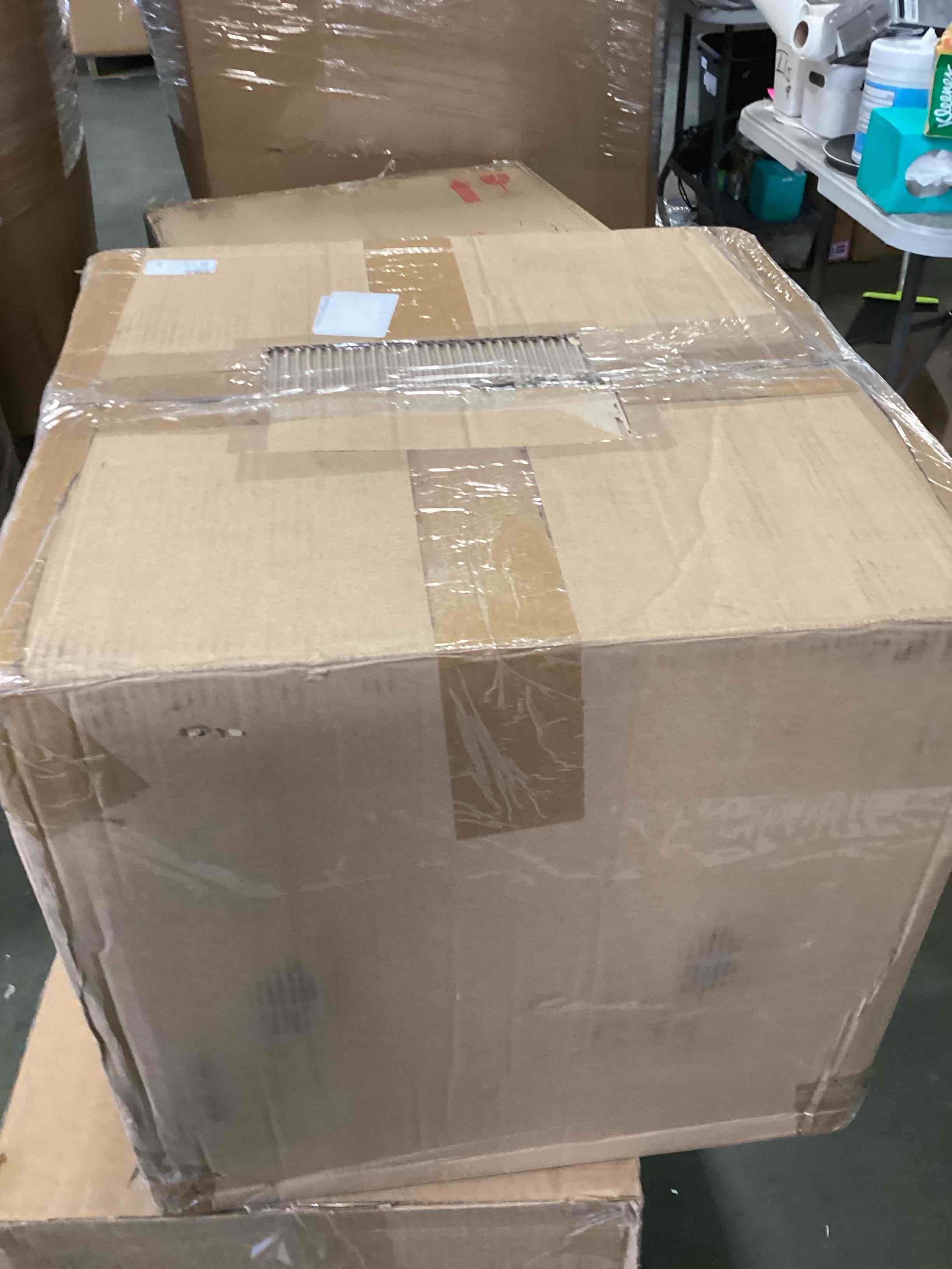 https://s3.amazonaws.com/lotting-images-prod/bidfta/PNK2214232_1742582162371.jpeg