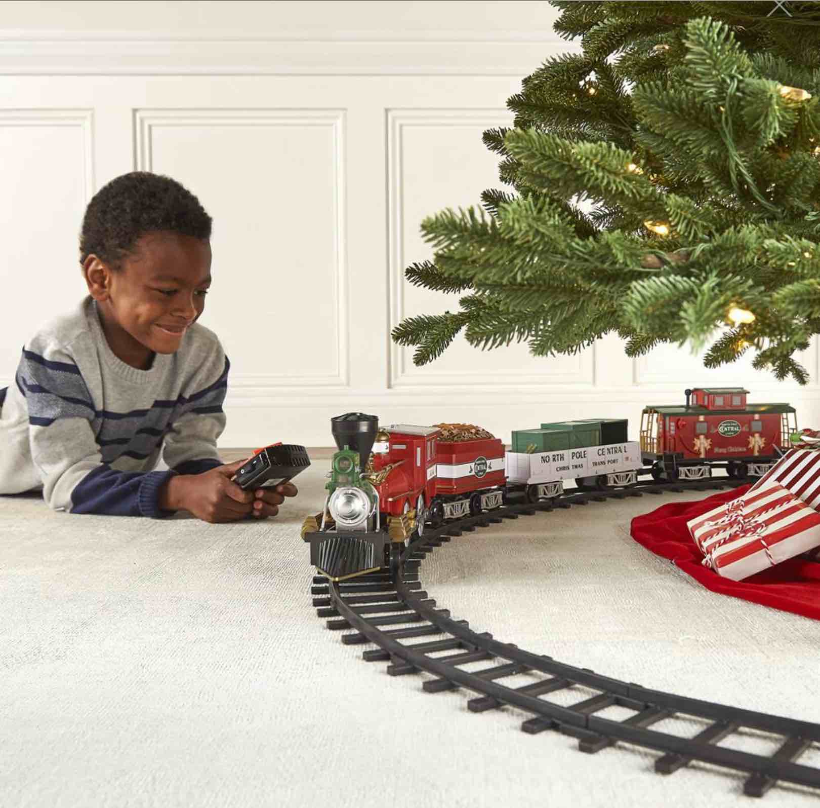 the hammacher schlemmer classic lionel train