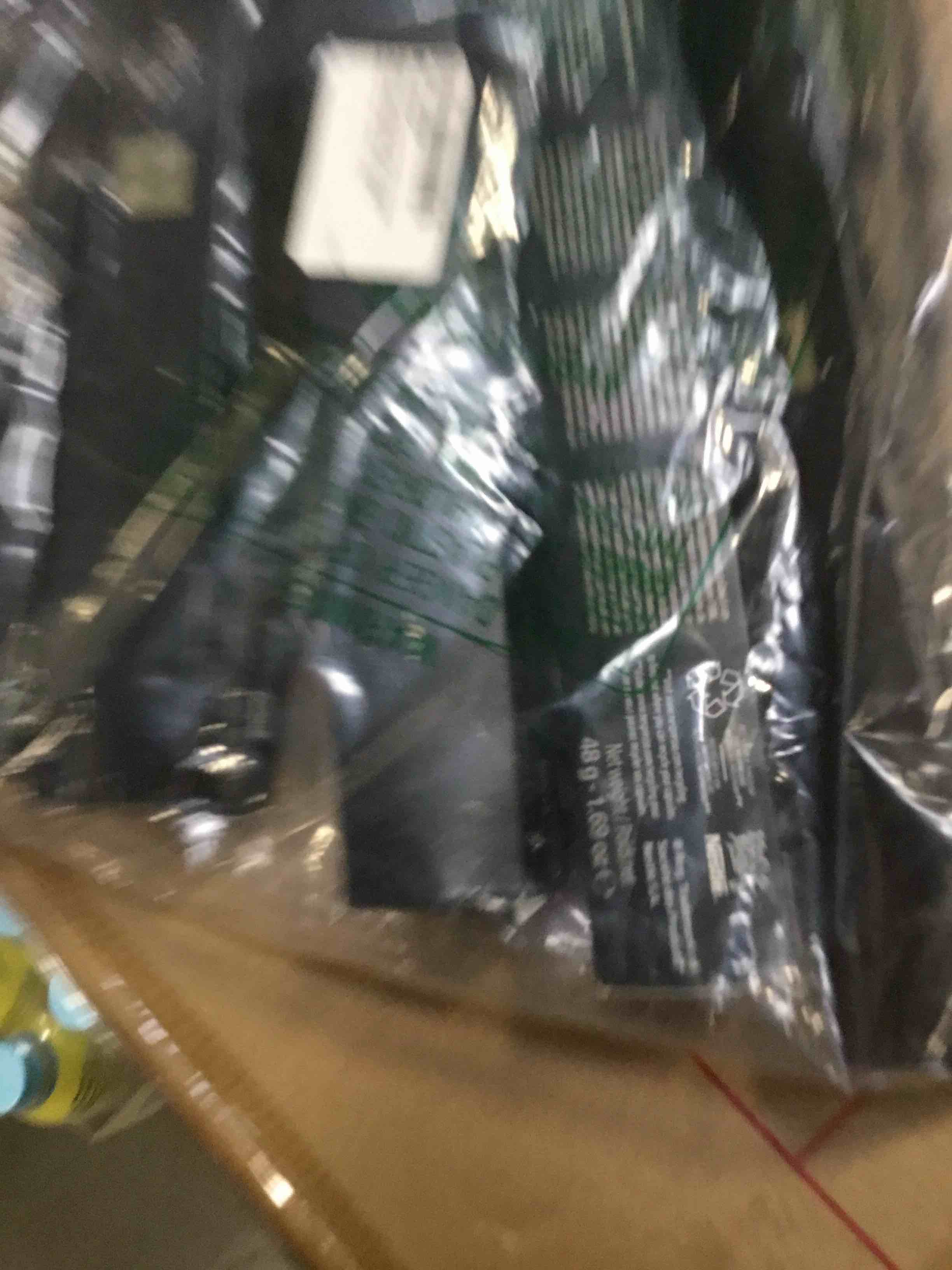 https://s3.amazonaws.com/lotting-images-prod/bidfta/PNK2216123_1741188783810.jpeg