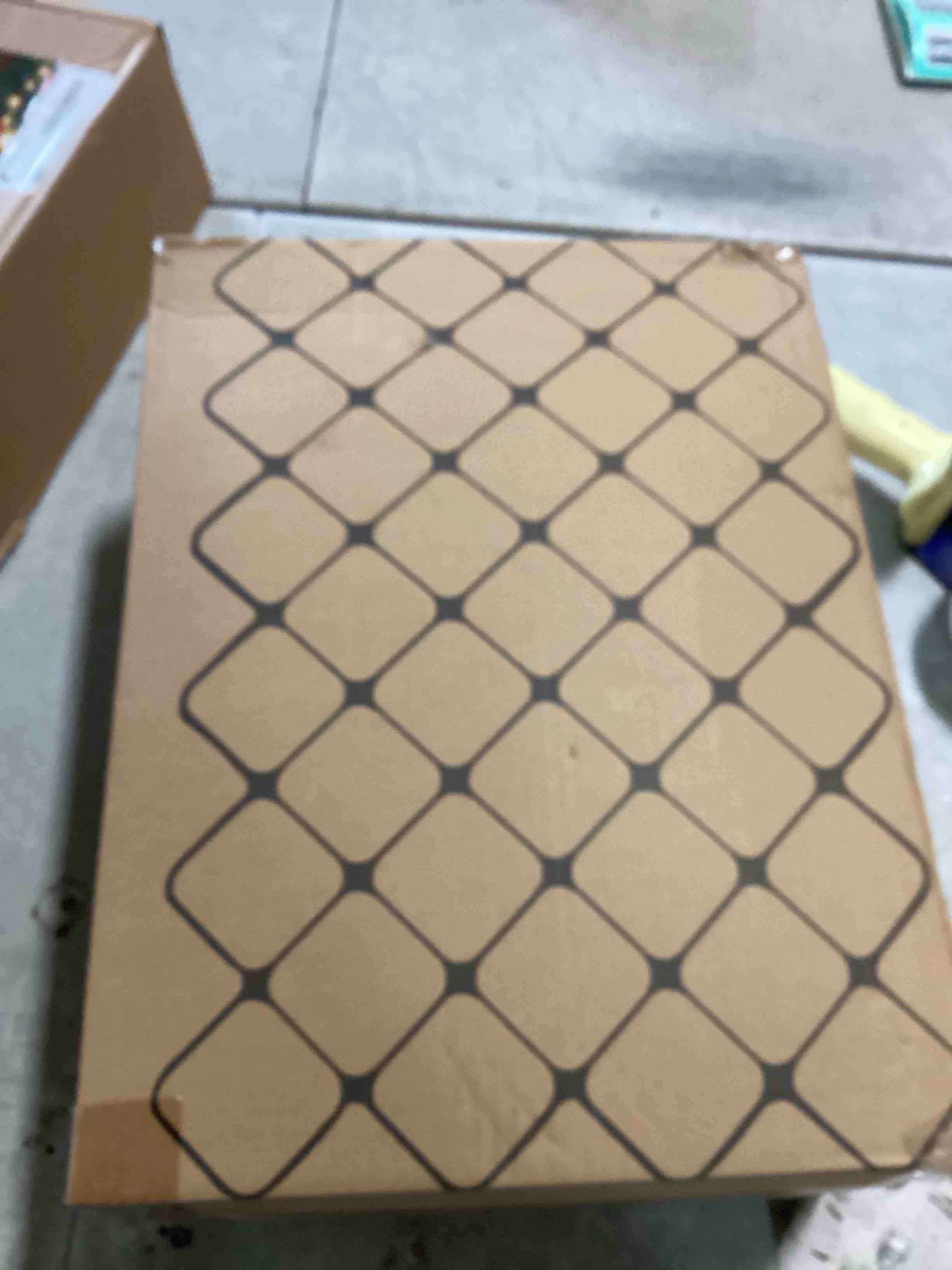 https://s3.amazonaws.com/lotting-images-prod/bidfta/PNK2216447_1745928834808.jpeg
