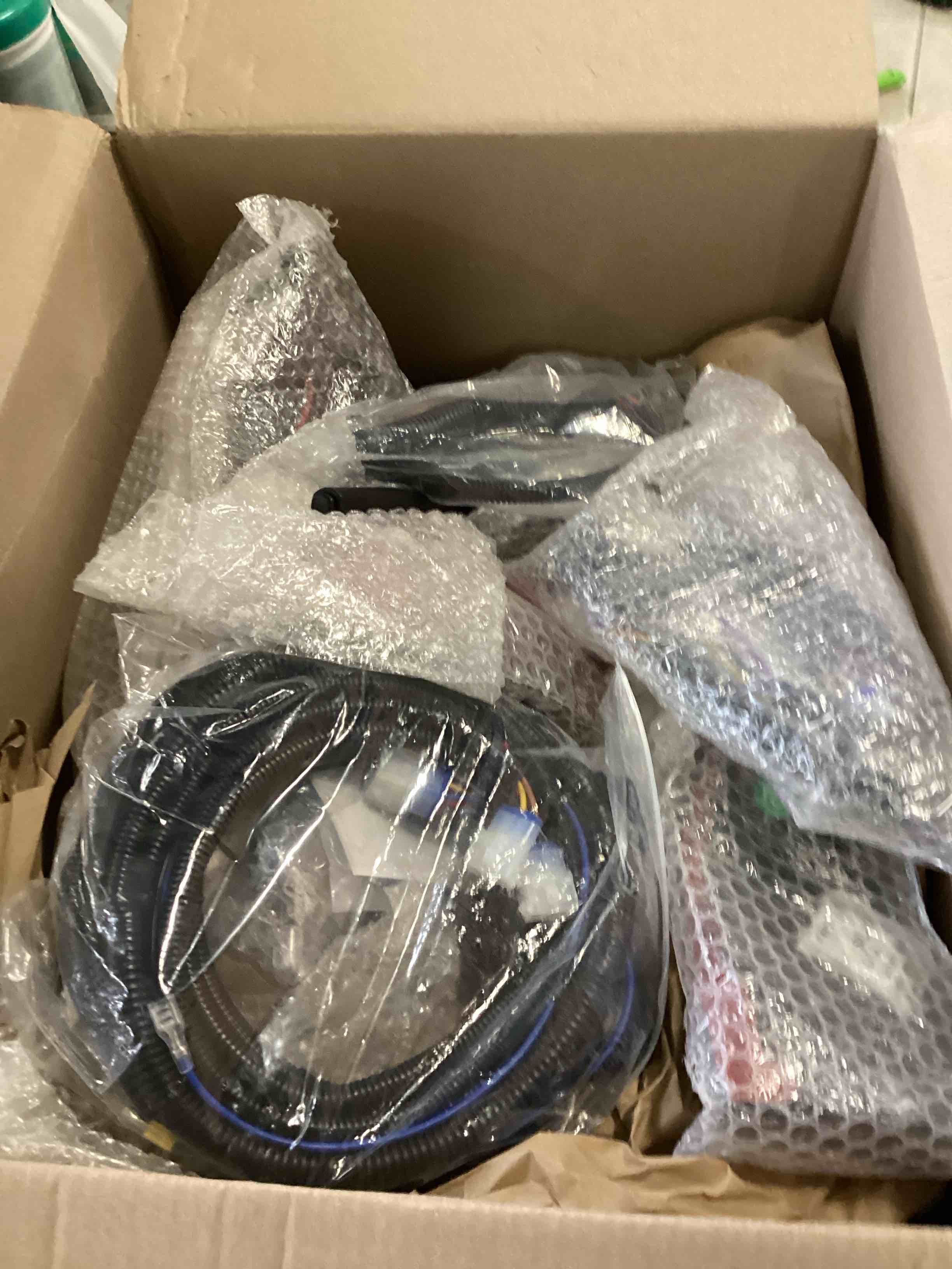 https://s3.amazonaws.com/lotting-images-prod/bidfta/PNK2216478_1745932027233.jpeg