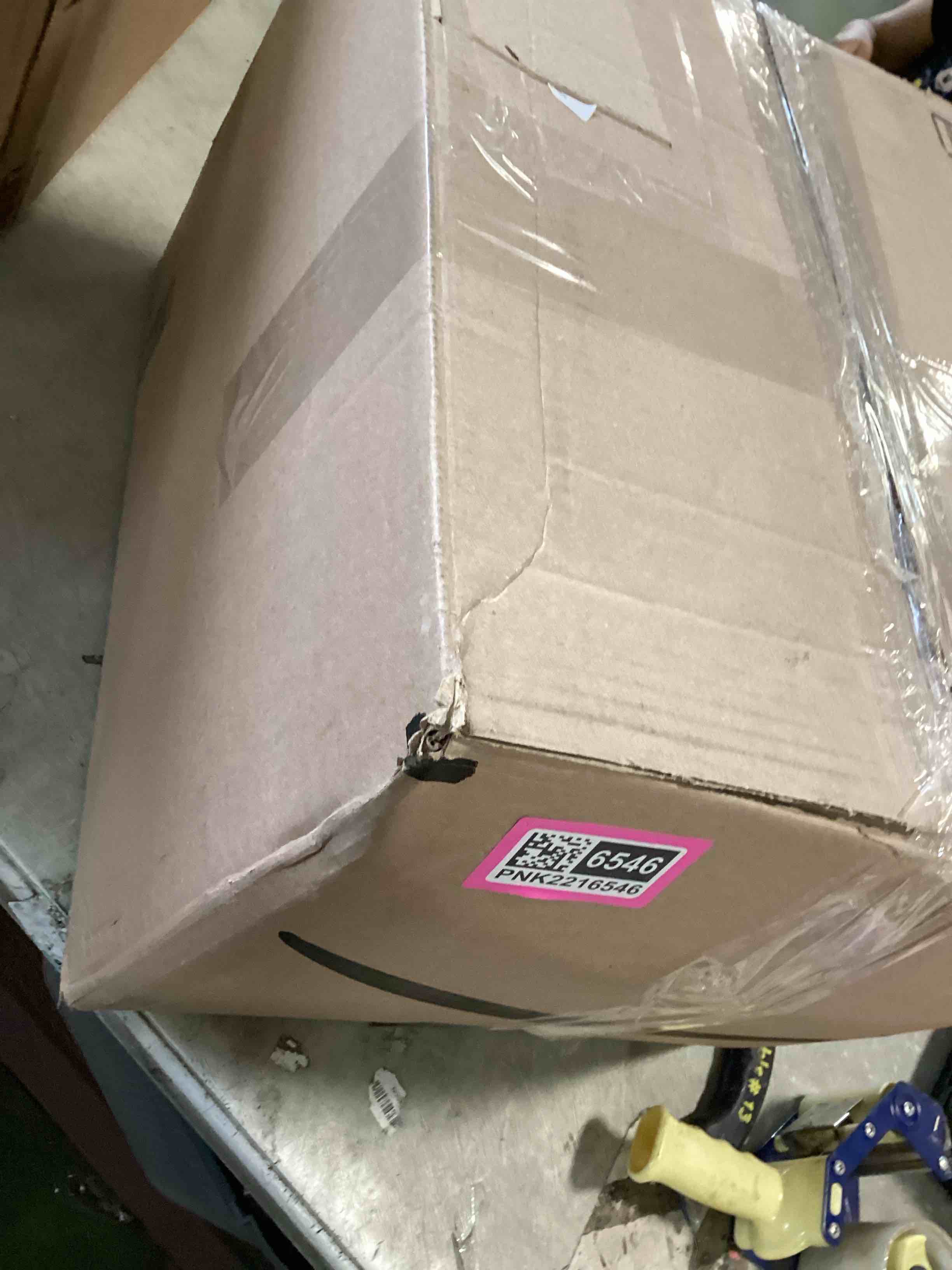 https://s3.amazonaws.com/lotting-images-prod/bidfta/PNK2216546_1745939919052.jpeg