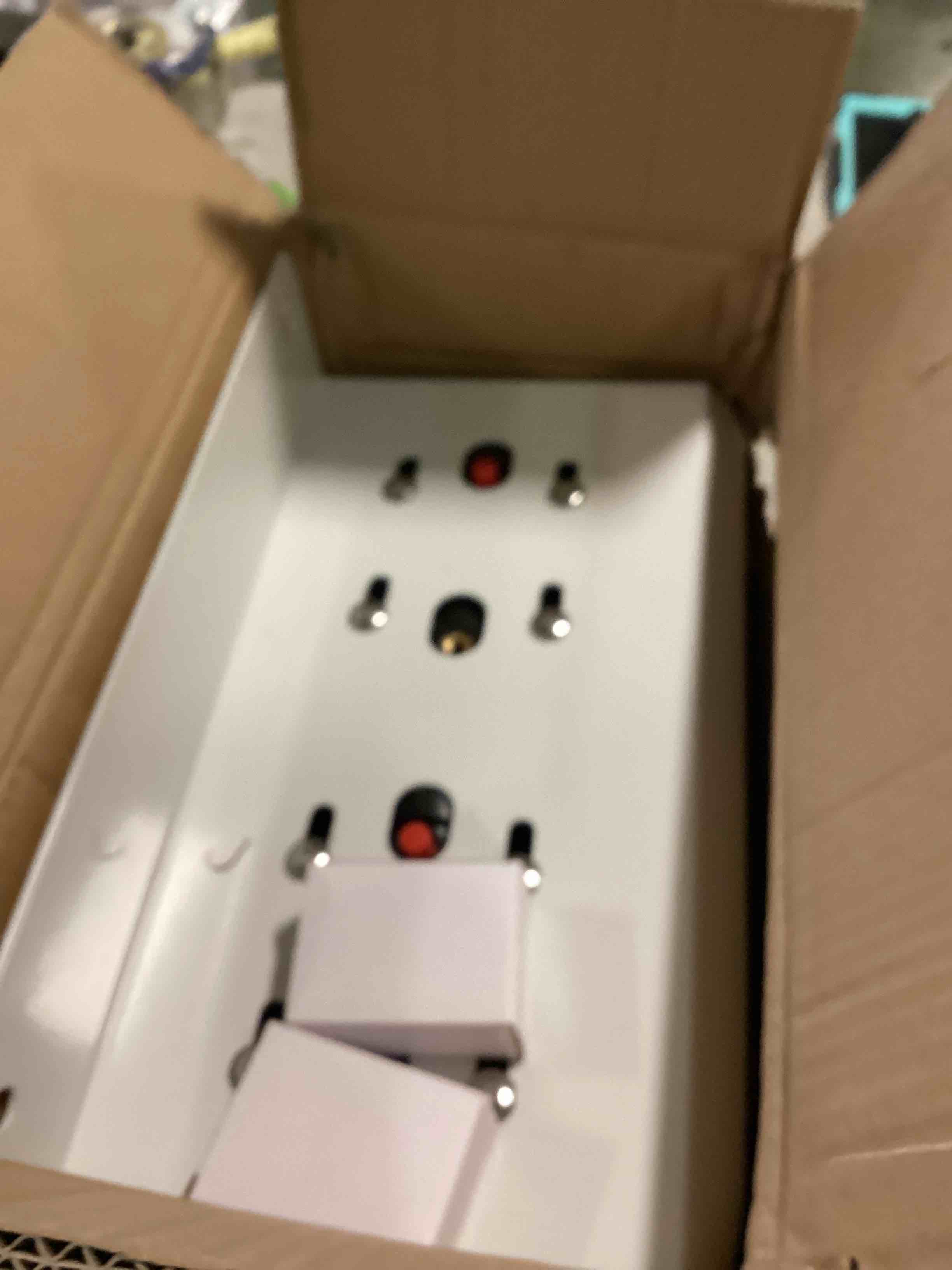 https://s3.amazonaws.com/lotting-images-prod/bidfta/PNK2216605_1745950934000.jpeg