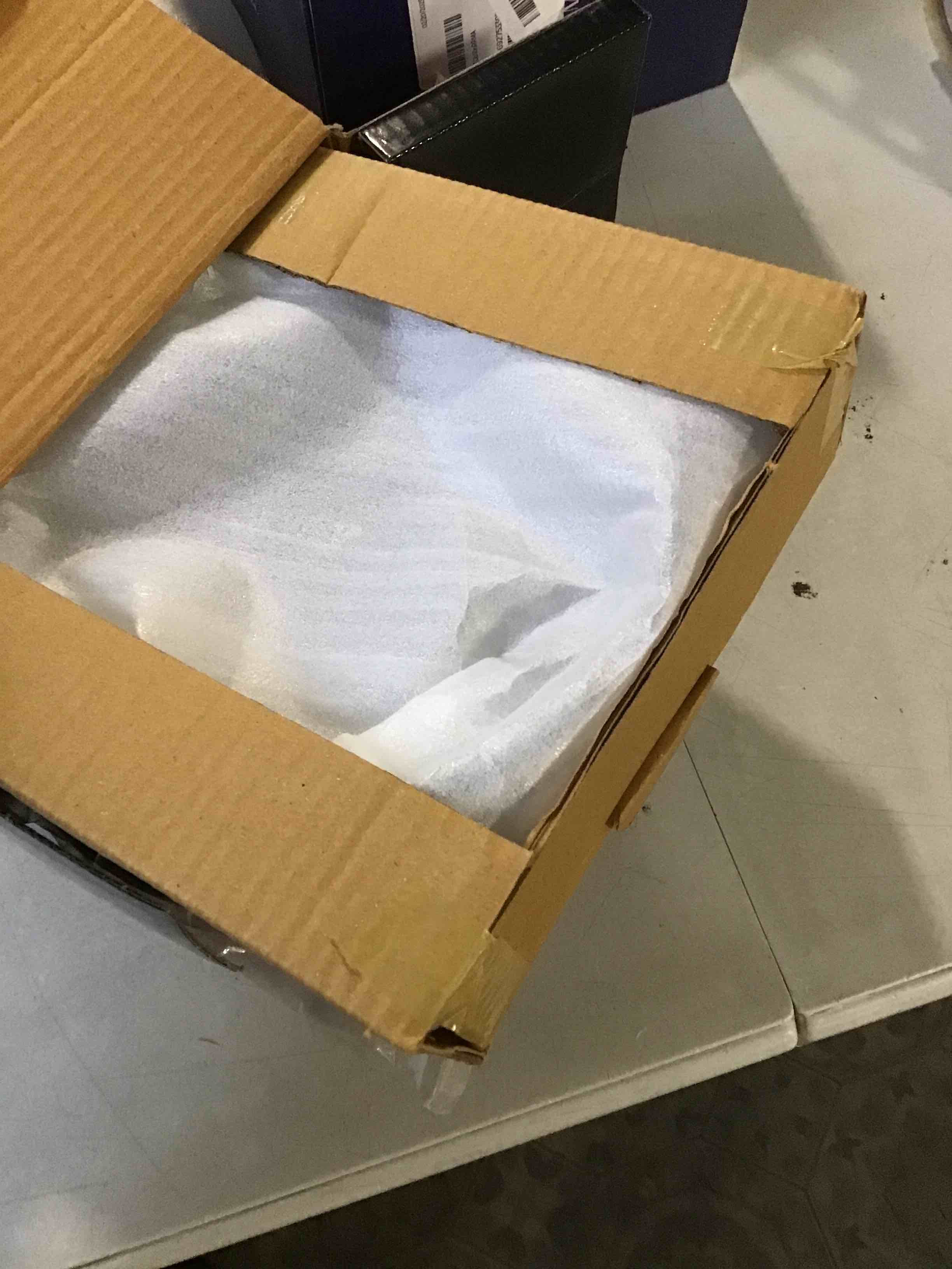 https://s3.amazonaws.com/lotting-images-prod/bidfta/PNK2219087_1742476954836.jpeg
