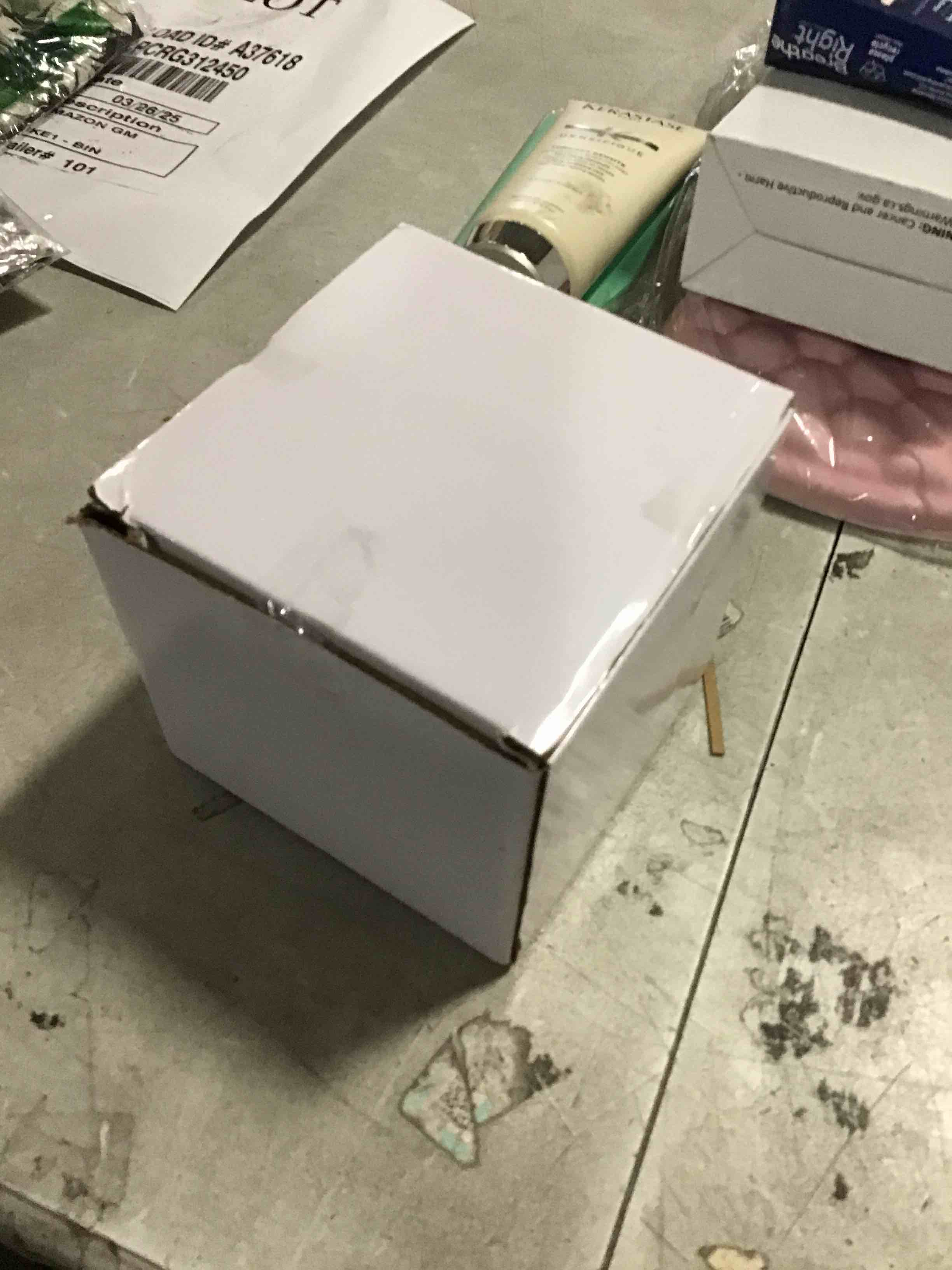 https://s3.amazonaws.com/lotting-images-prod/bidfta/PNK2220266_1743596651702.jpeg