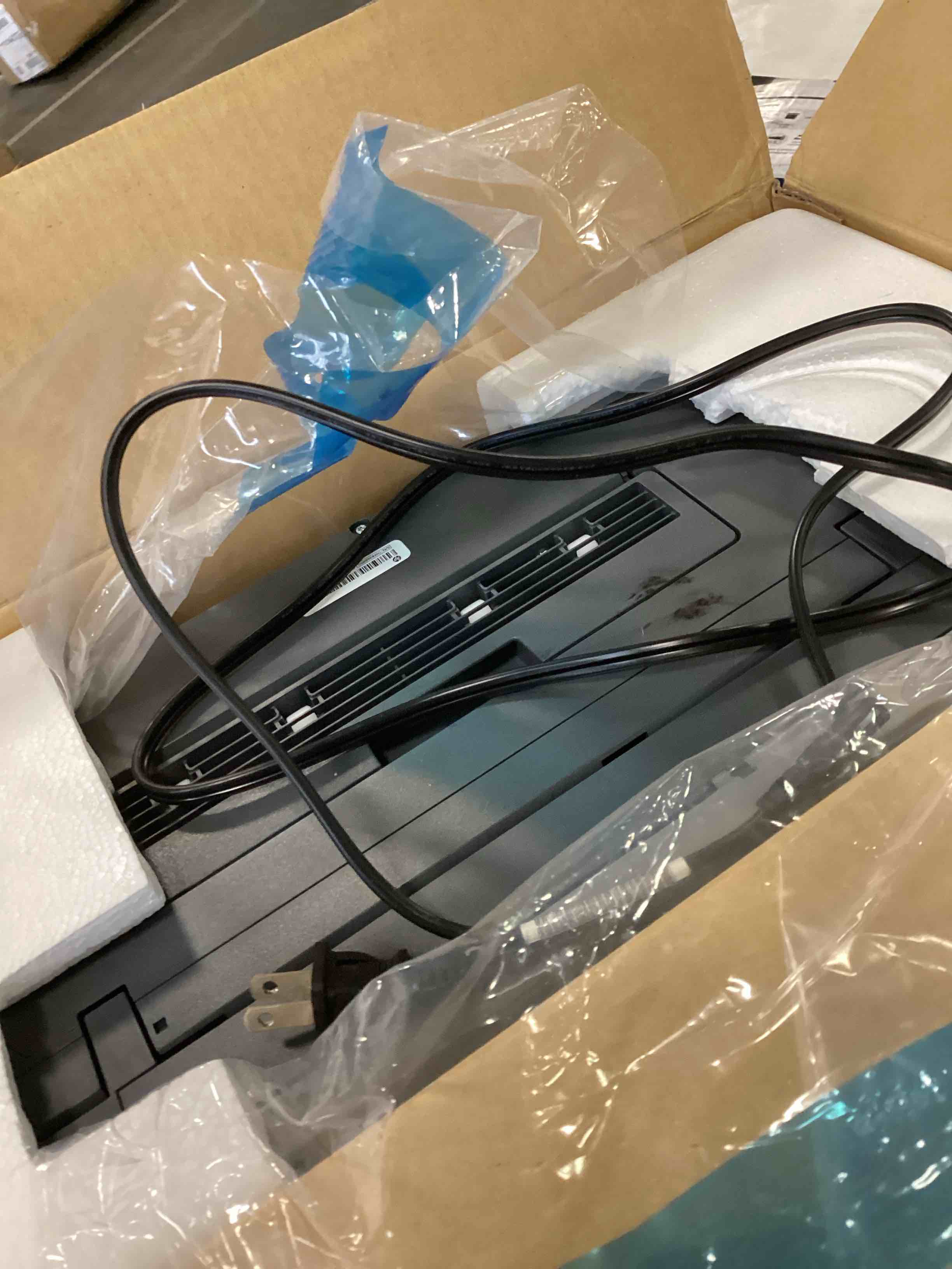 https://s3.amazonaws.com/lotting-images-prod/bidfta/PNK2220514_1743706540590.jpeg