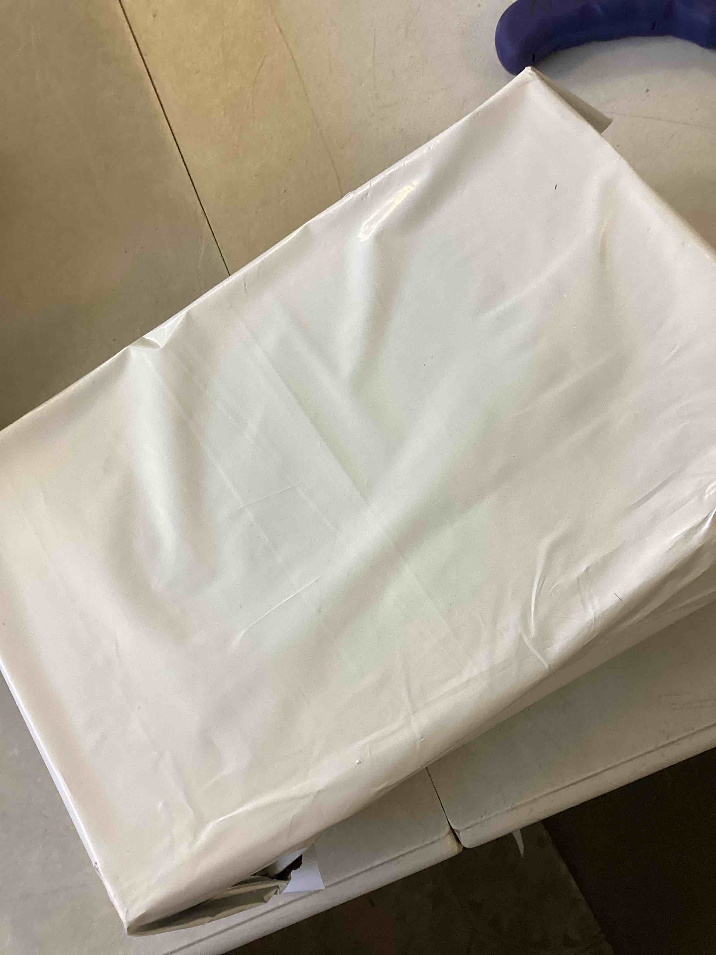 https://s3.amazonaws.com/lotting-images-prod/bidfta/PNK2220687_1744053557495.jpeg