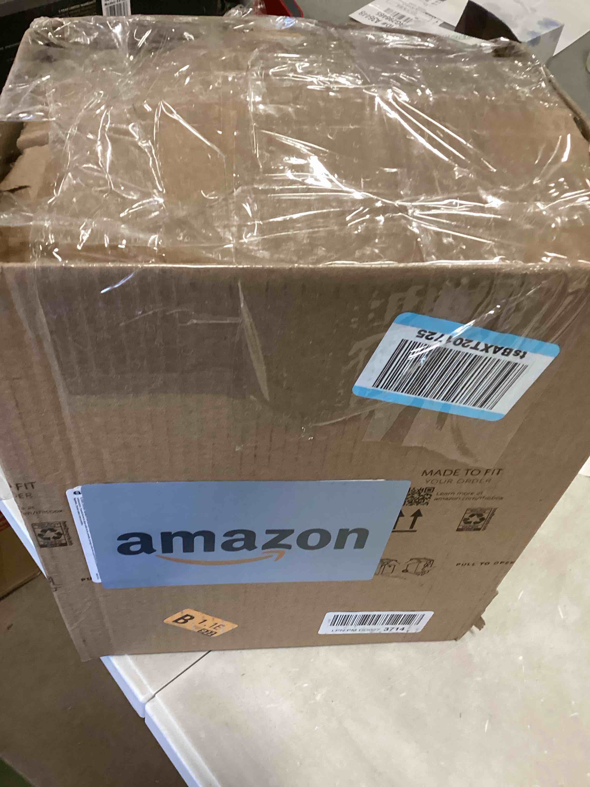 https://s3.amazonaws.com/lotting-images-prod/bidfta/PNK2221120_1740598725202.jpeg