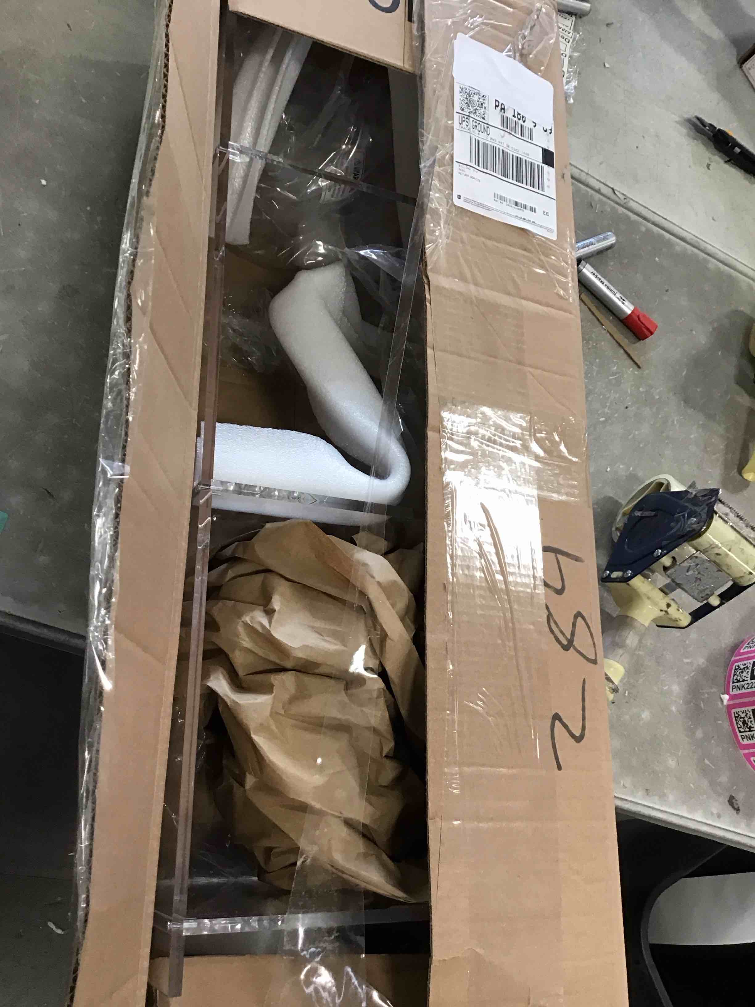 https://s3.amazonaws.com/lotting-images-prod/bidfta/PNK2221181_1740753837314.jpeg