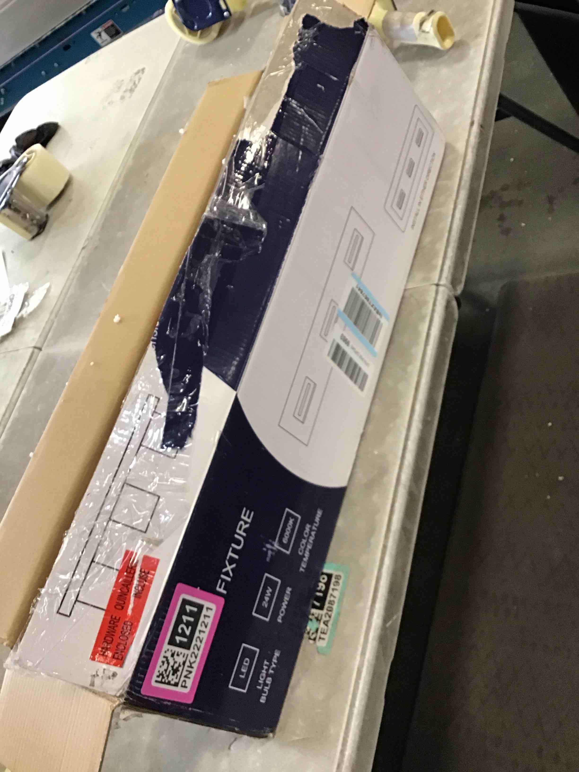 https://s3.amazonaws.com/lotting-images-prod/bidfta/PNK2221211_1740758525742.jpeg