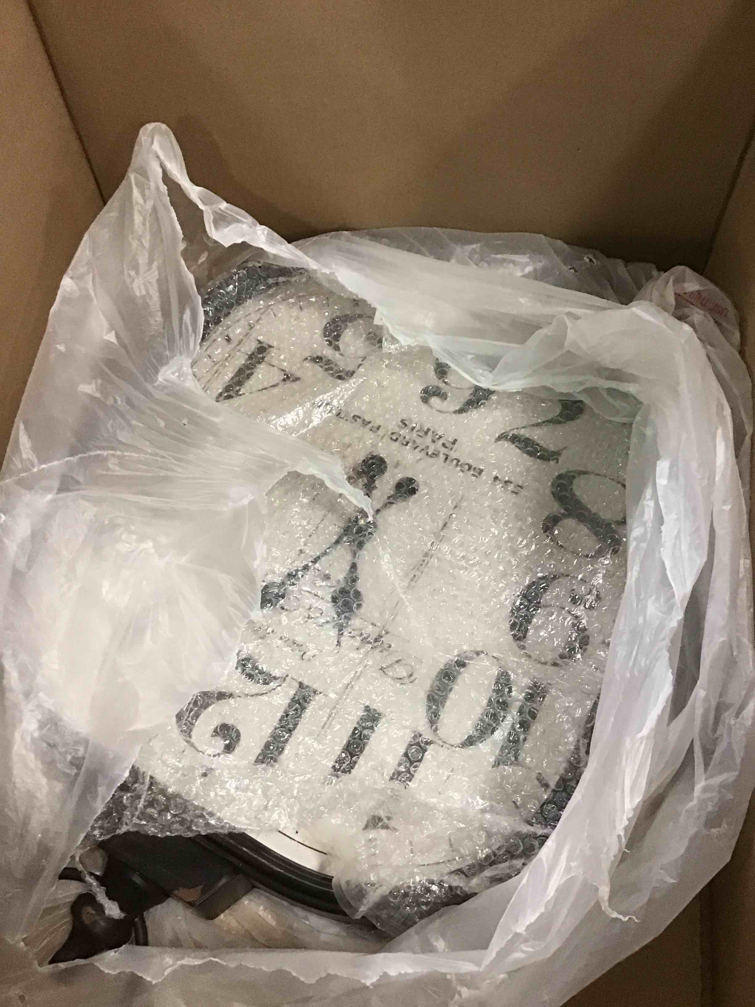 https://s3.amazonaws.com/lotting-images-prod/bidfta/PNK2221262_1740767228813.jpeg