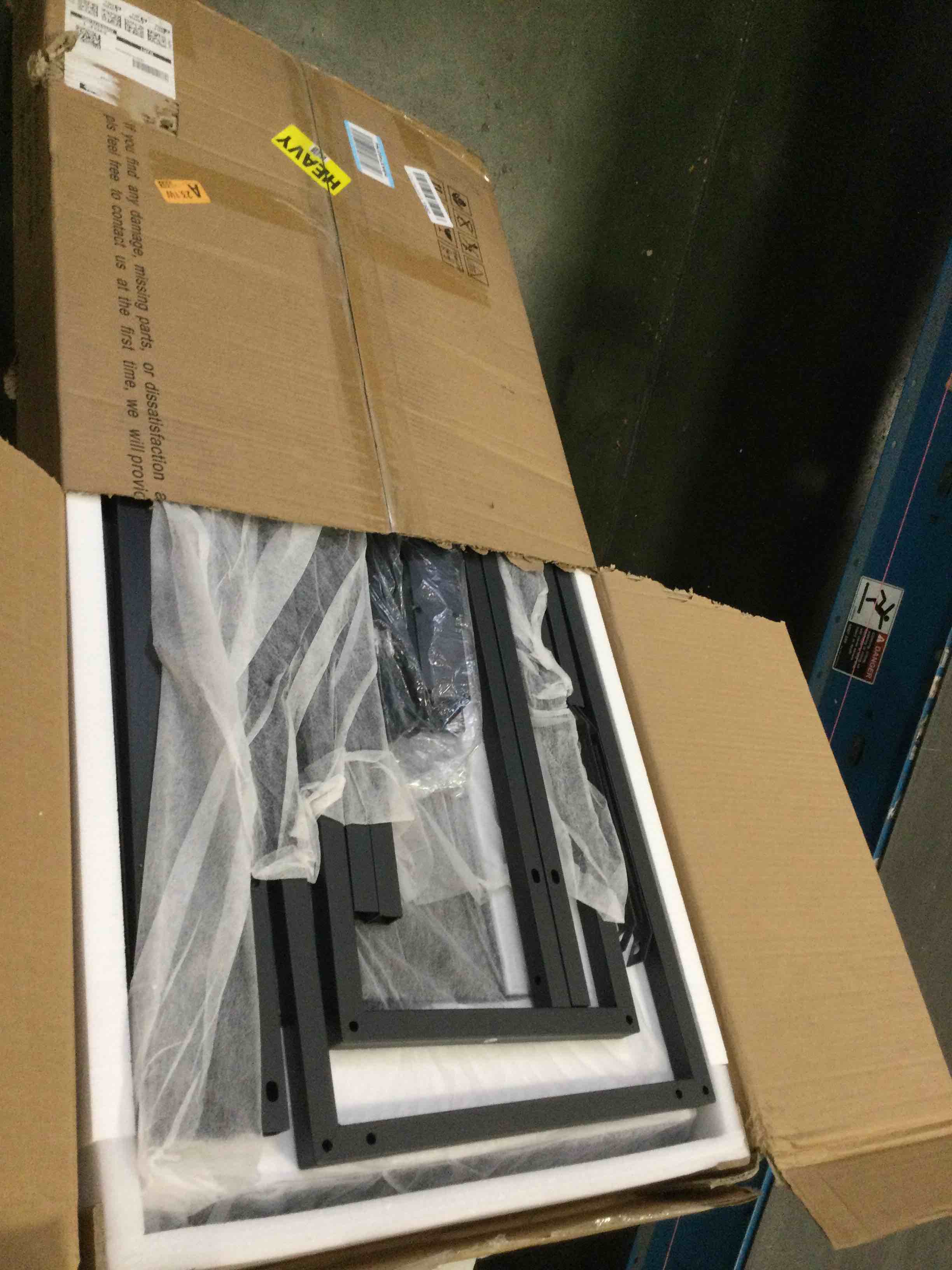 https://s3.amazonaws.com/lotting-images-prod/bidfta/PNK2221598_1741271505096.jpeg