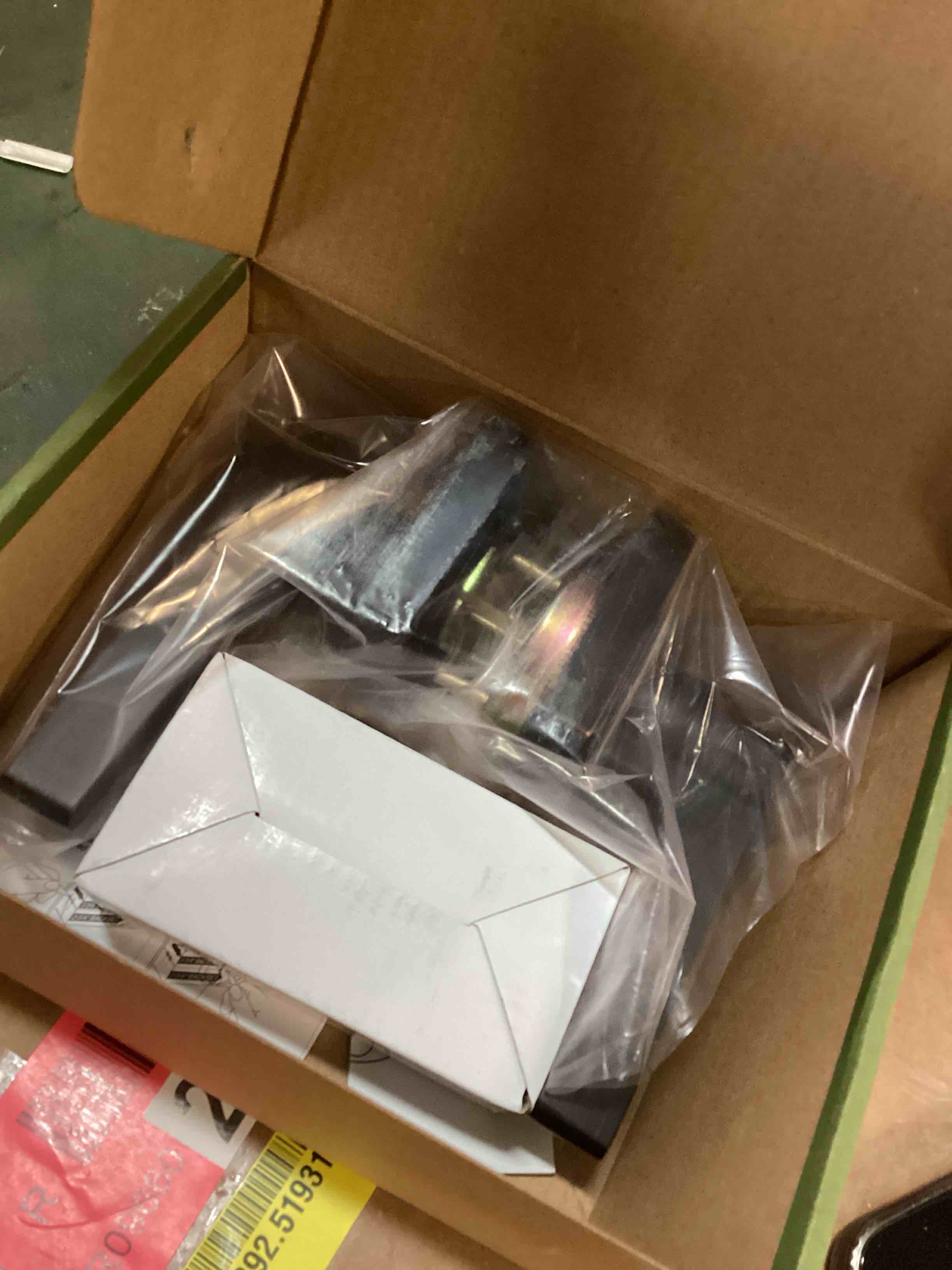https://s3.amazonaws.com/lotting-images-prod/bidfta/PNK2222975_1743449293055.jpeg
