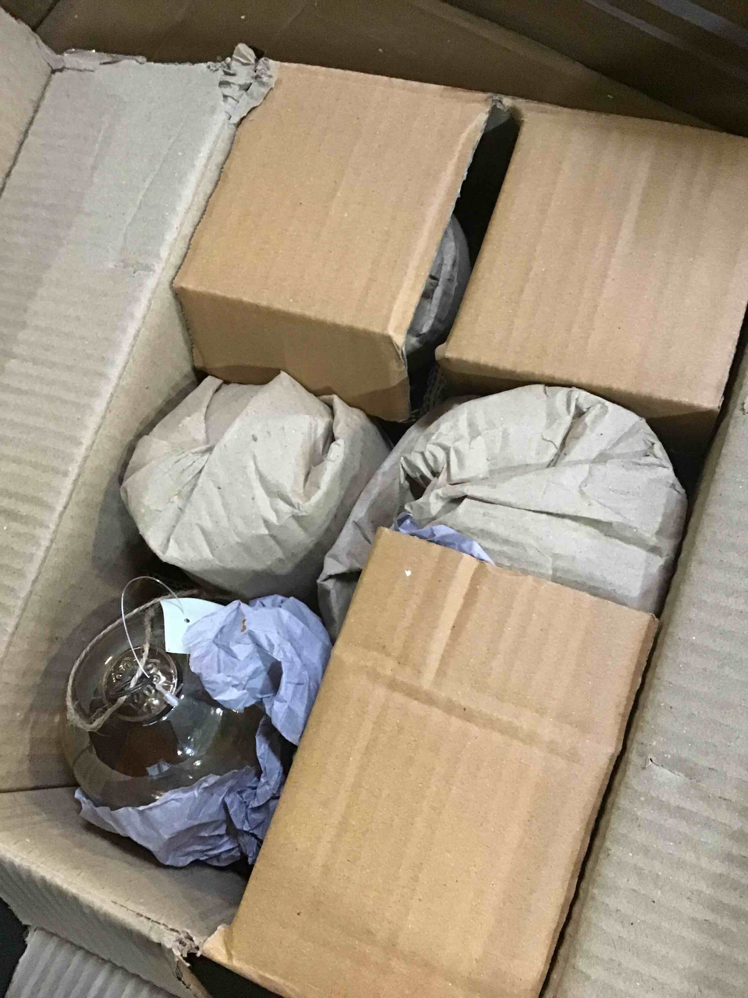 https://s3.amazonaws.com/lotting-images-prod/bidfta/PNK2223012_1743515658683.jpeg