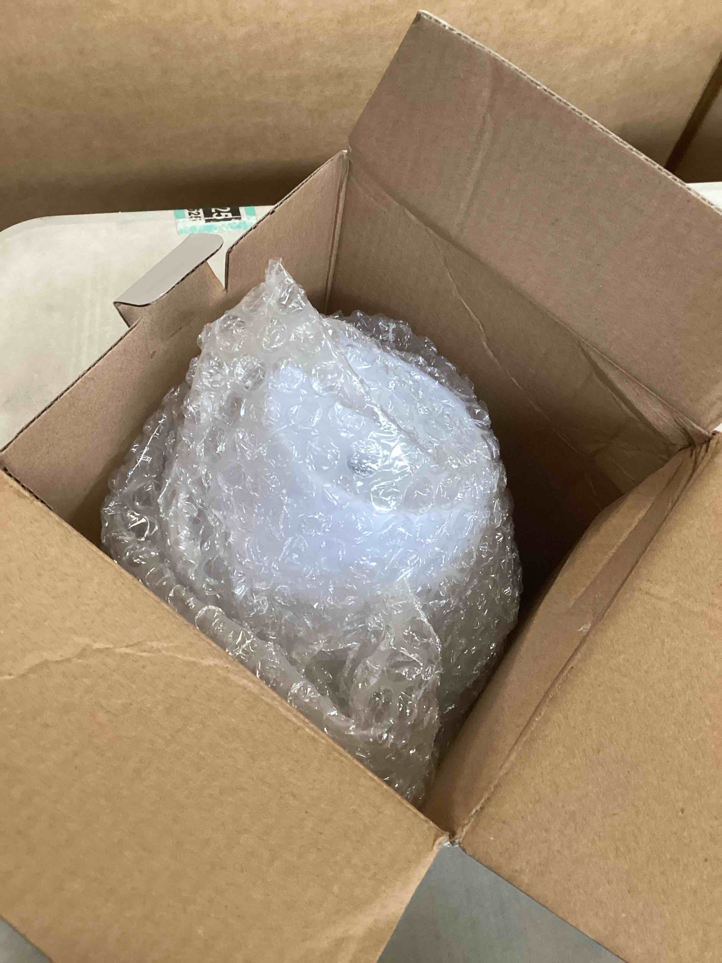 https://s3.amazonaws.com/lotting-images-prod/bidfta/PNK2226548_1744401107663.jpeg