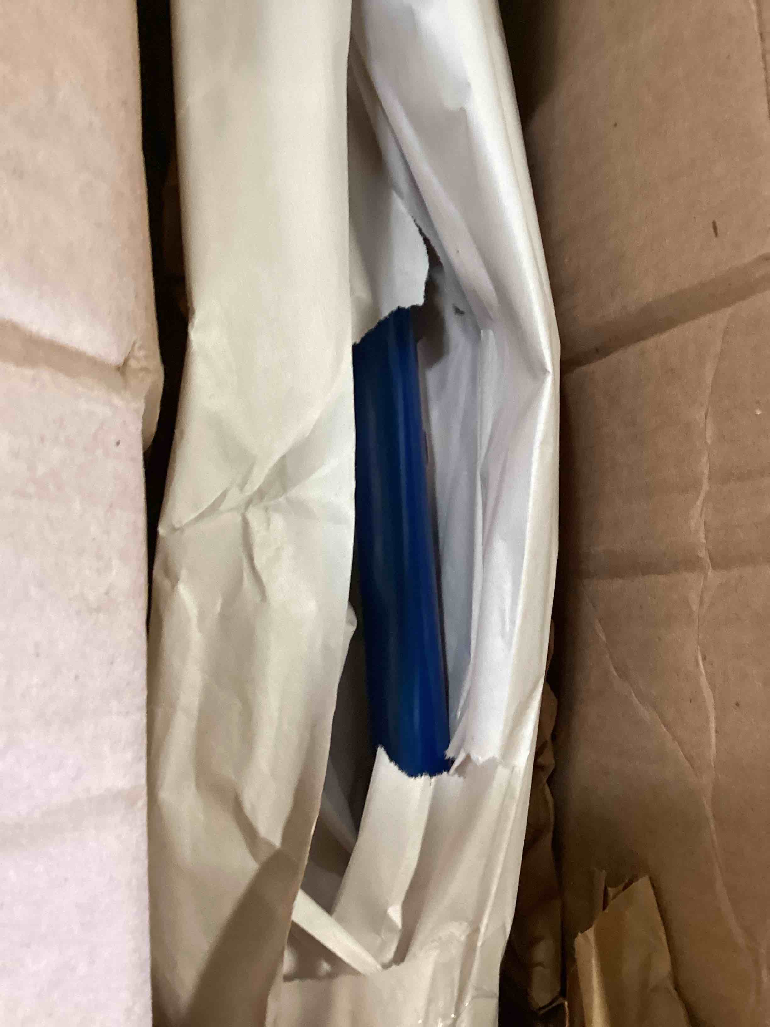https://s3.amazonaws.com/lotting-images-prod/bidfta/PNK2227963_1743609189576.jpeg