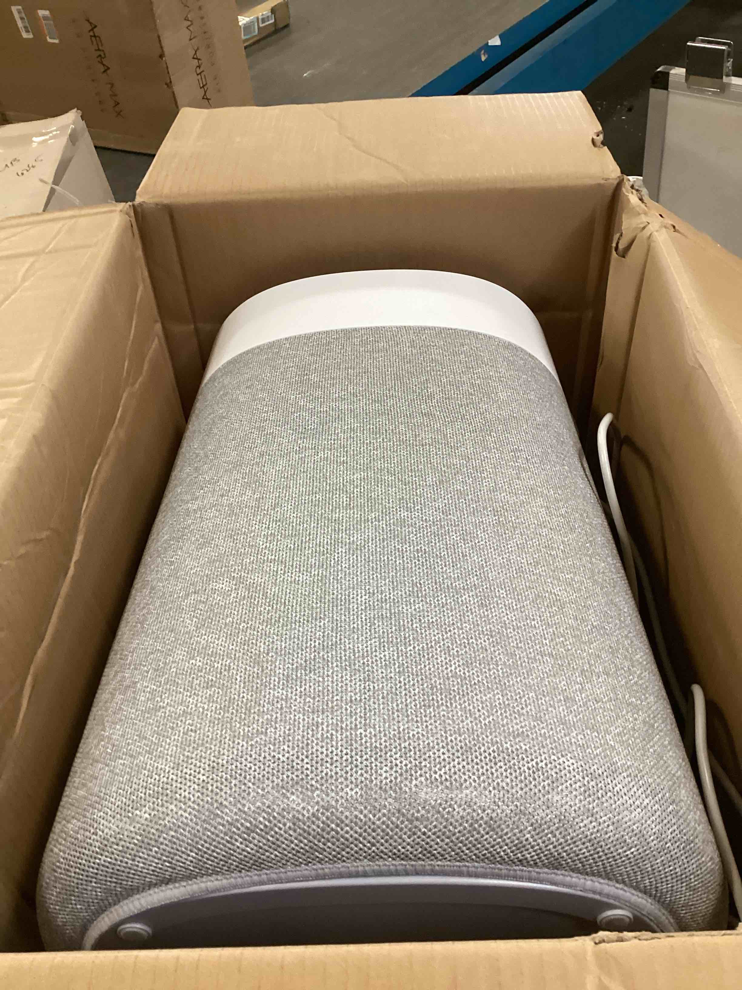 https://s3.amazonaws.com/lotting-images-prod/bidfta/PNK2228128_1744917531180.jpeg