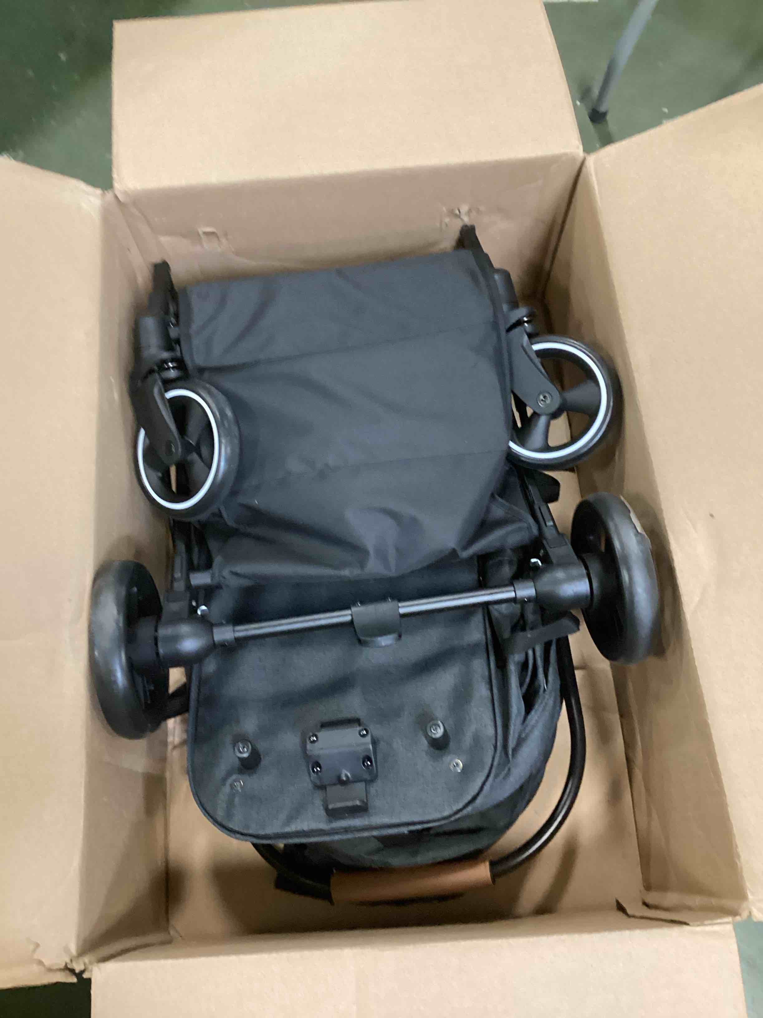 https://s3.amazonaws.com/lotting-images-prod/bidfta/PNK2228221_1744986673112.jpeg
