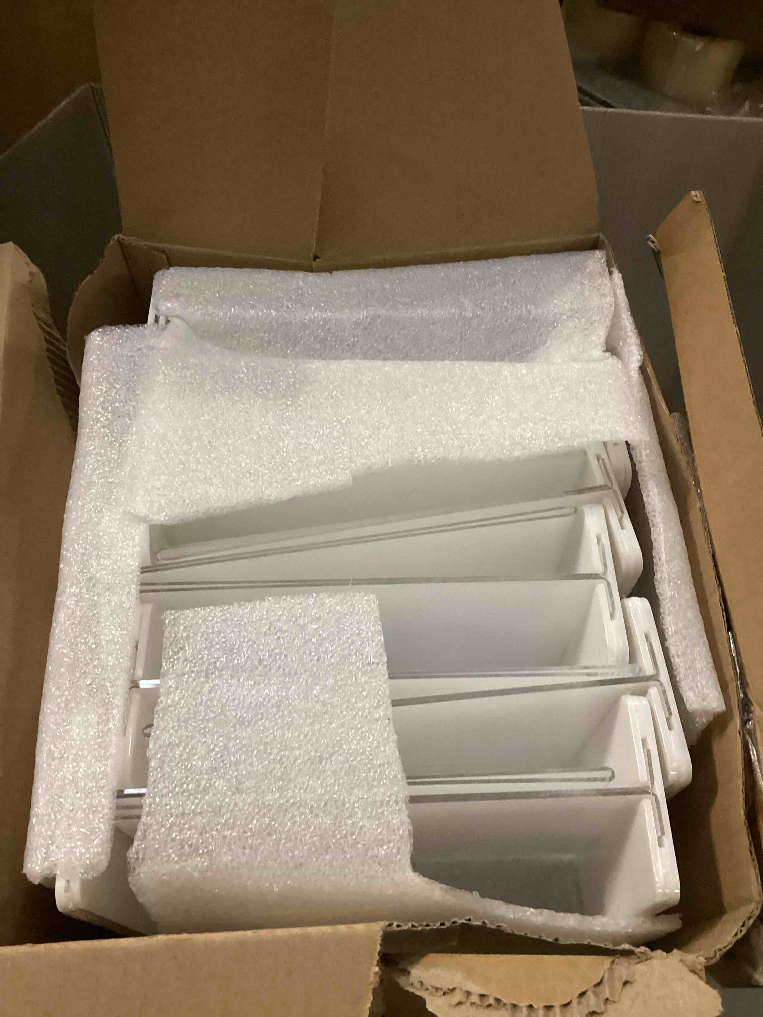 https://s3.amazonaws.com/lotting-images-prod/bidfta/PNK2228336_1745237902076.jpeg