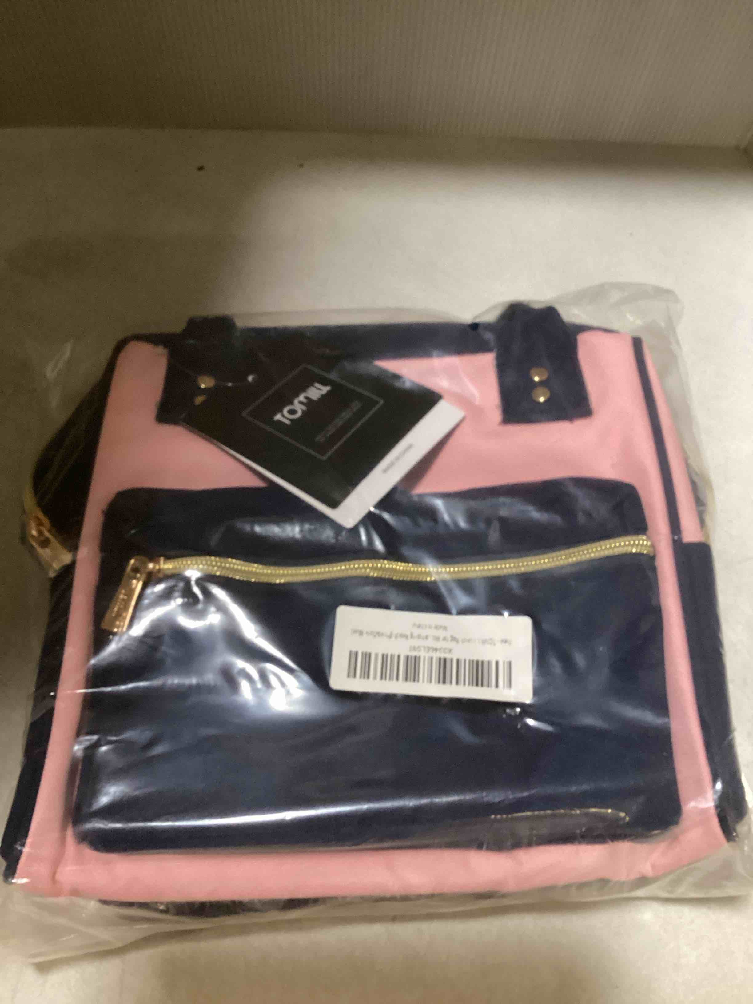 https://s3.amazonaws.com/lotting-images-prod/bidfta/PNK2229547_1745858646390.jpeg