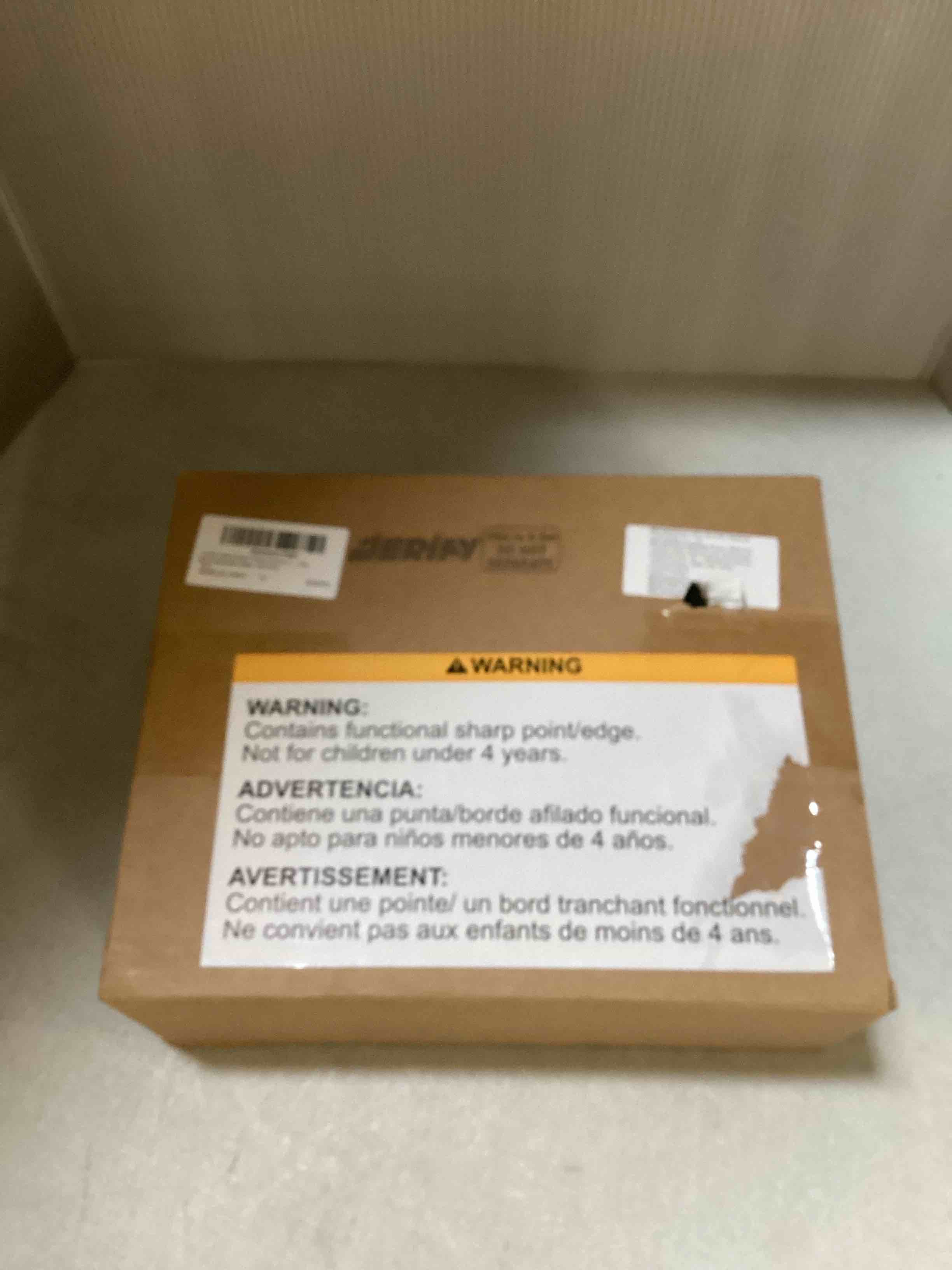 https://s3.amazonaws.com/lotting-images-prod/bidfta/PNK2229766_1745945281133.jpeg