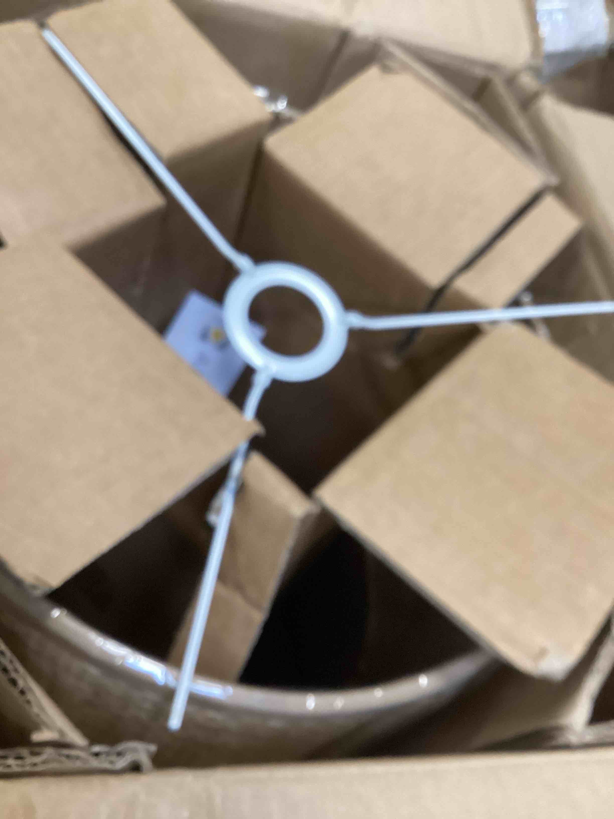 https://s3.amazonaws.com/lotting-images-prod/bidfta/PNK2231317_1746191924637.jpeg