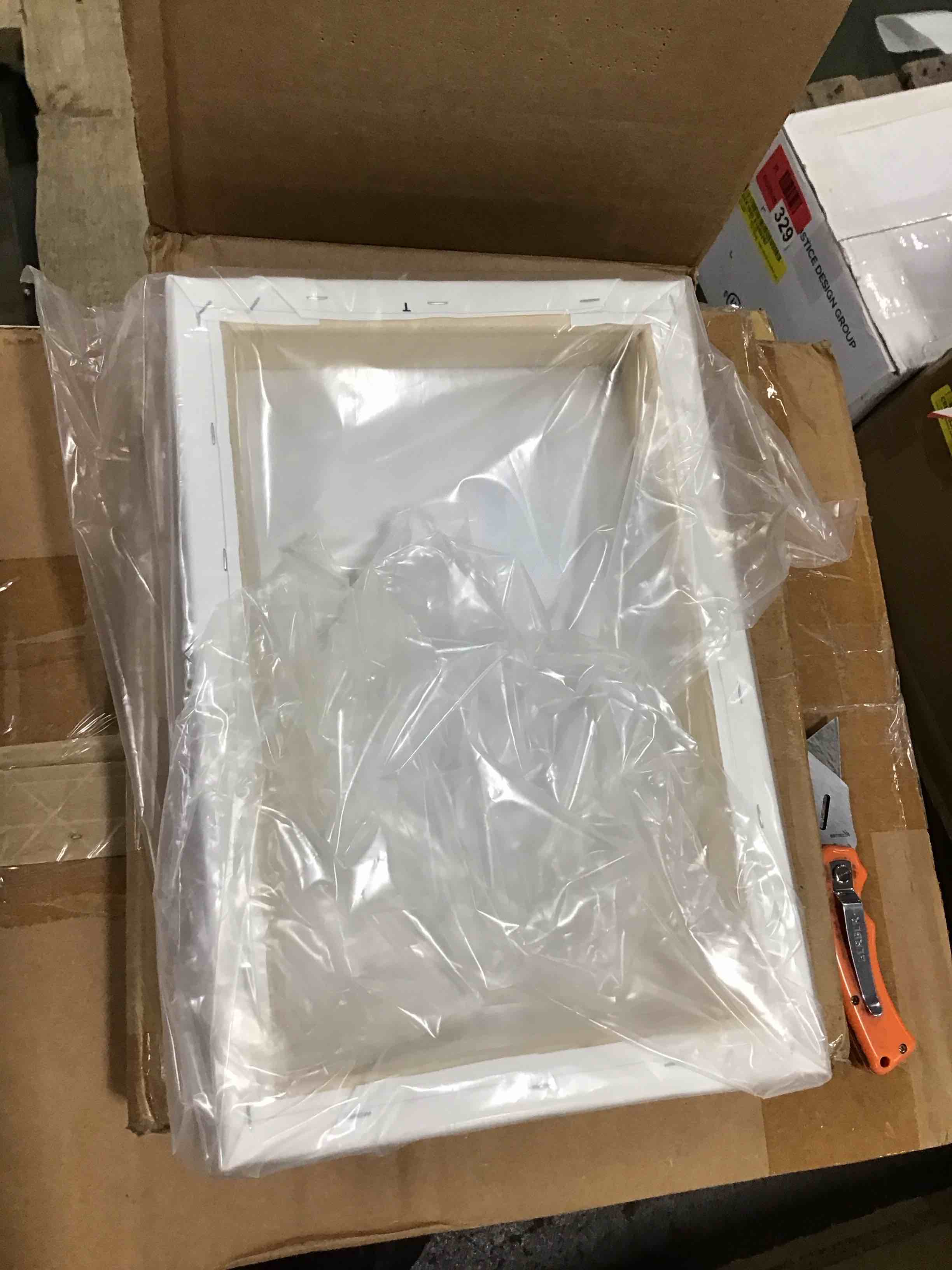https://s3.amazonaws.com/lotting-images-prod/bidfta/PNK2231868_1746619660511.jpeg