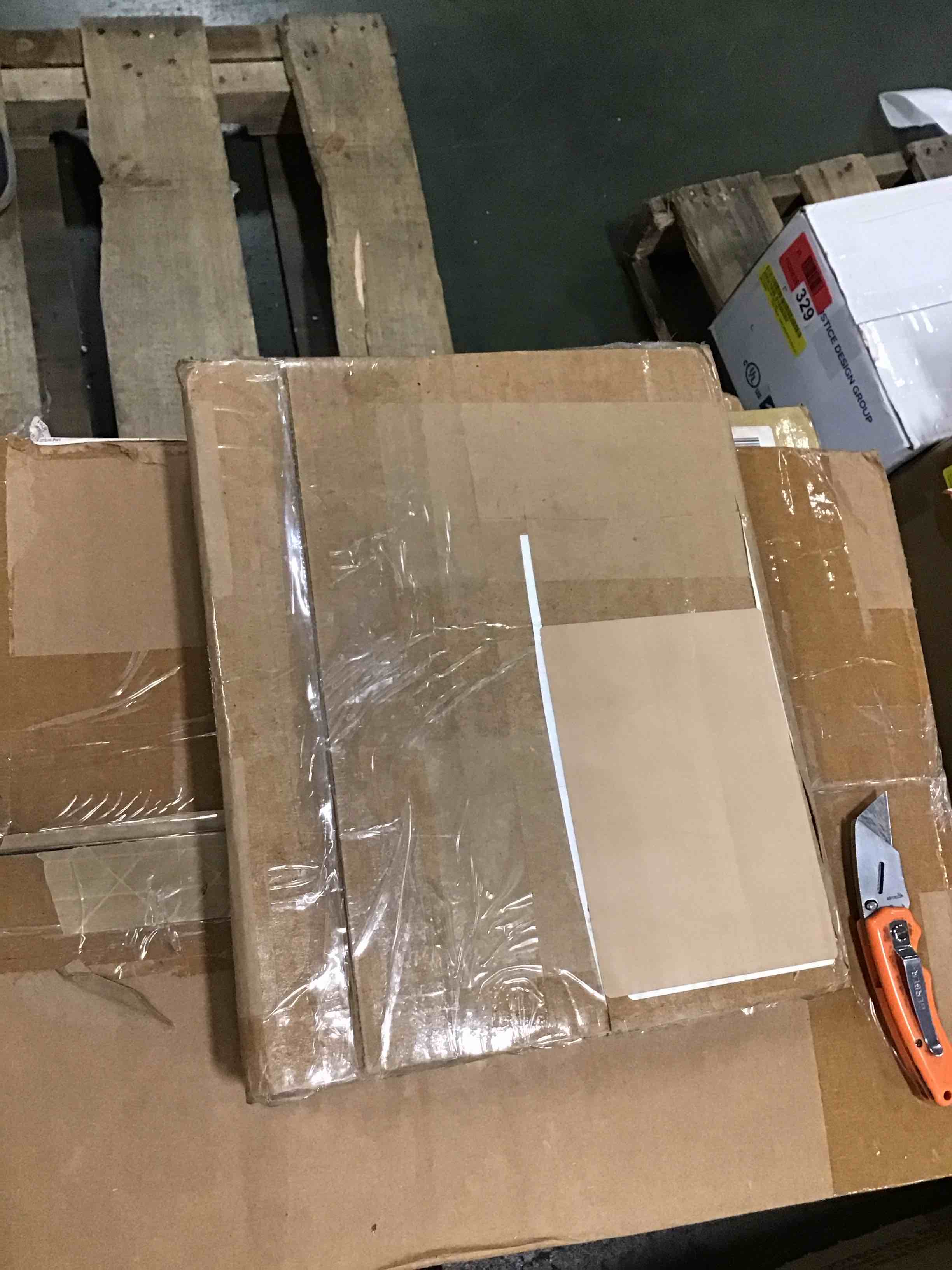 https://s3.amazonaws.com/lotting-images-prod/bidfta/PNK2231868_1746619705645.jpeg