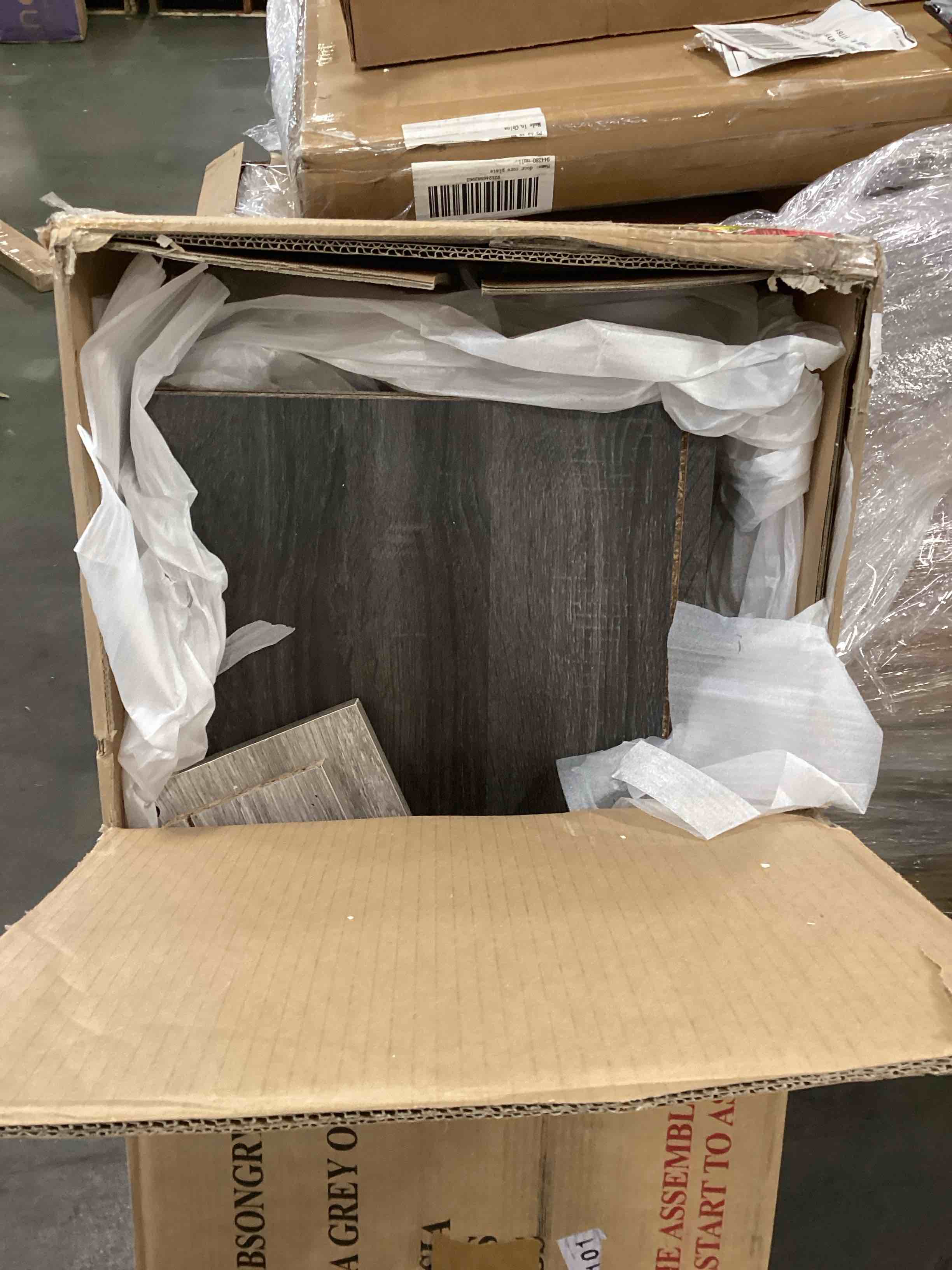 https://s3.amazonaws.com/lotting-images-prod/bidfta/PNK2231968_1746636093952.jpeg