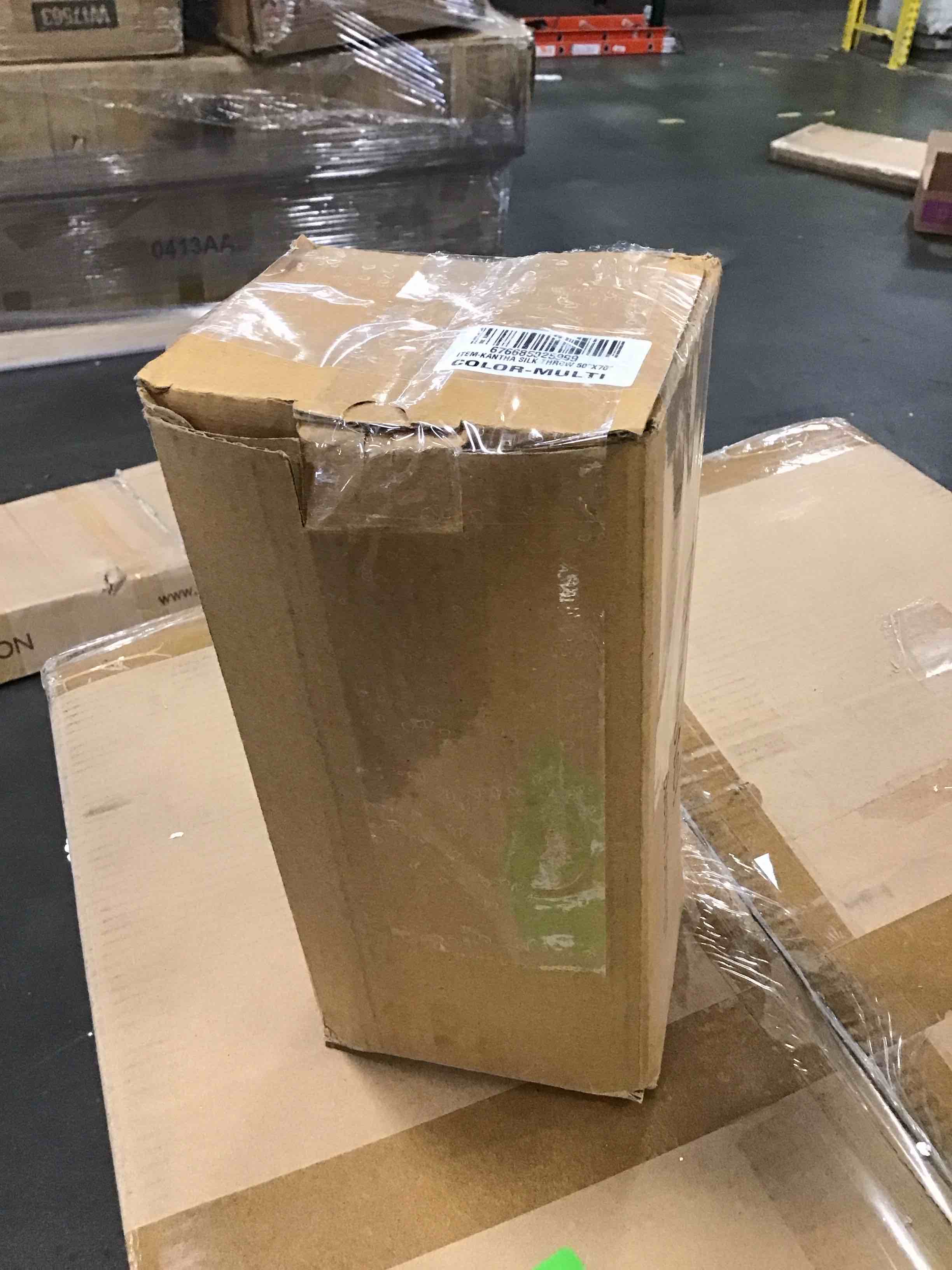 https://s3.amazonaws.com/lotting-images-prod/bidfta/PNK2231988_1746640118813.jpeg