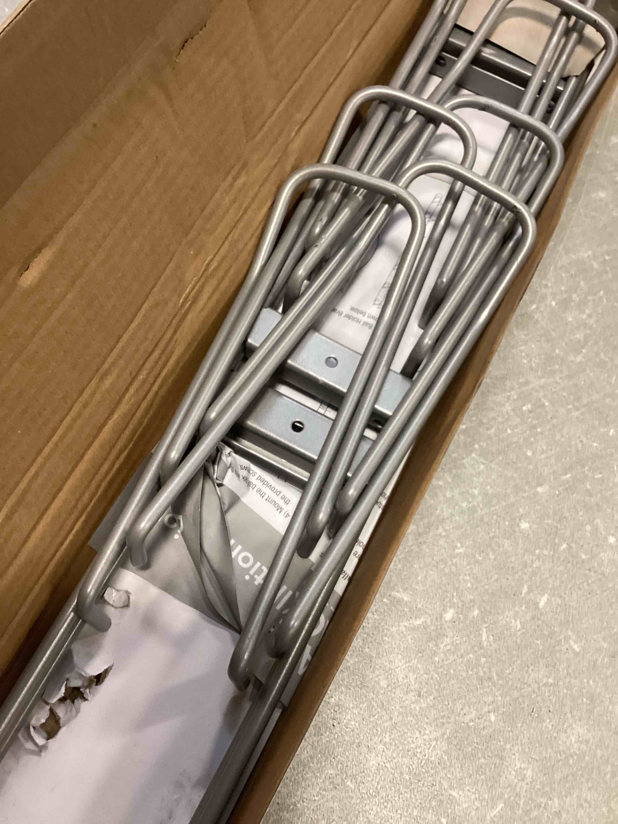 https://s3.amazonaws.com/lotting-images-prod/bidfta/PNK2232579_1747407598039.jpeg