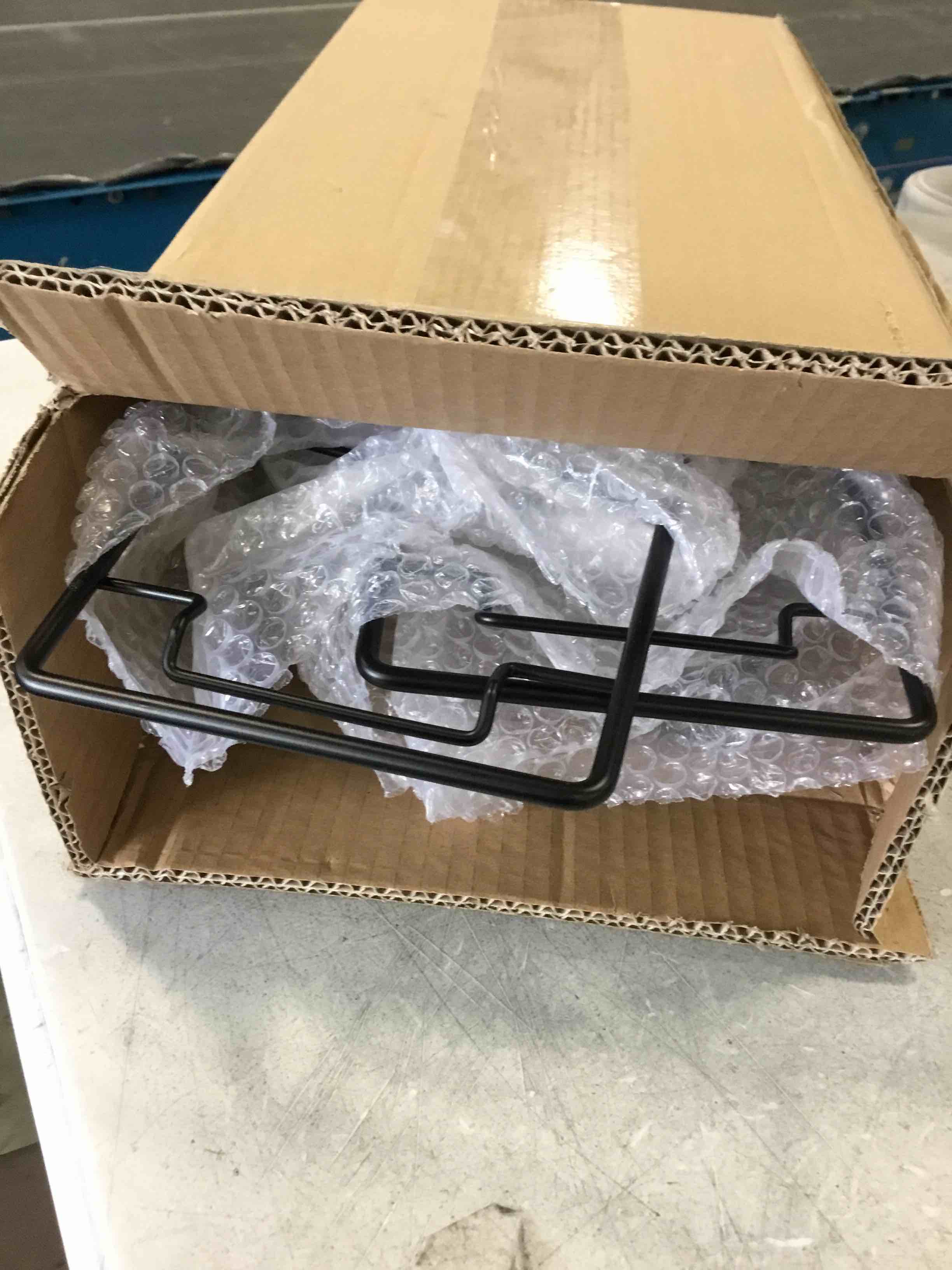 https://s3.amazonaws.com/lotting-images-prod/bidfta/PNK2233271_1743174706540.jpeg