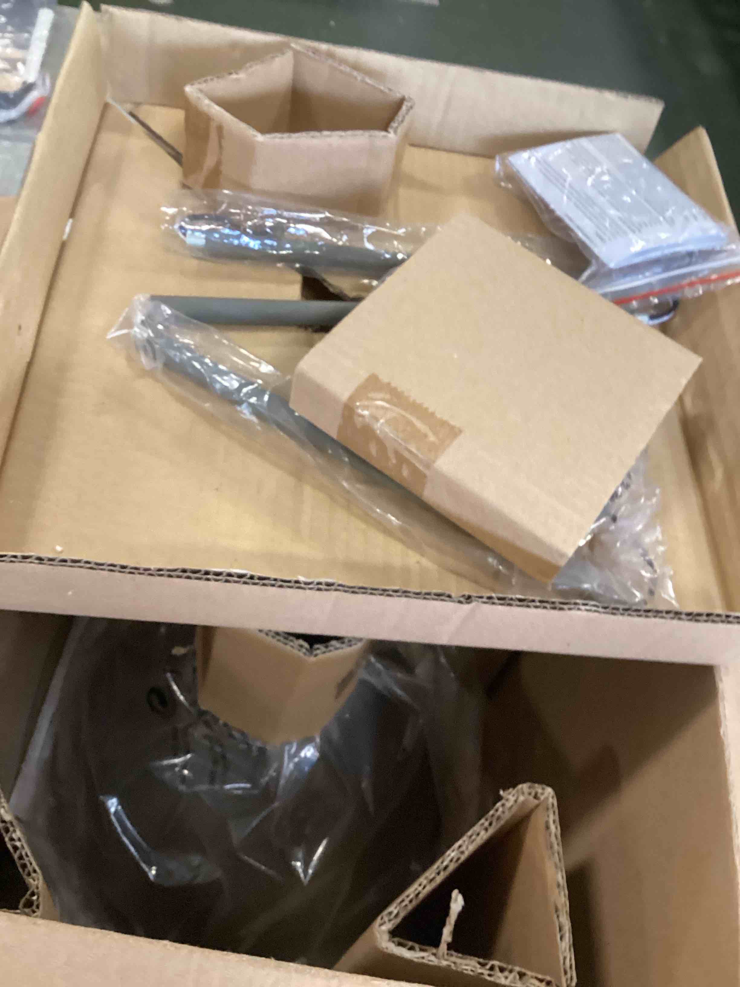 https://s3.amazonaws.com/lotting-images-prod/bidfta/PNK2234703_1745410053263.jpeg