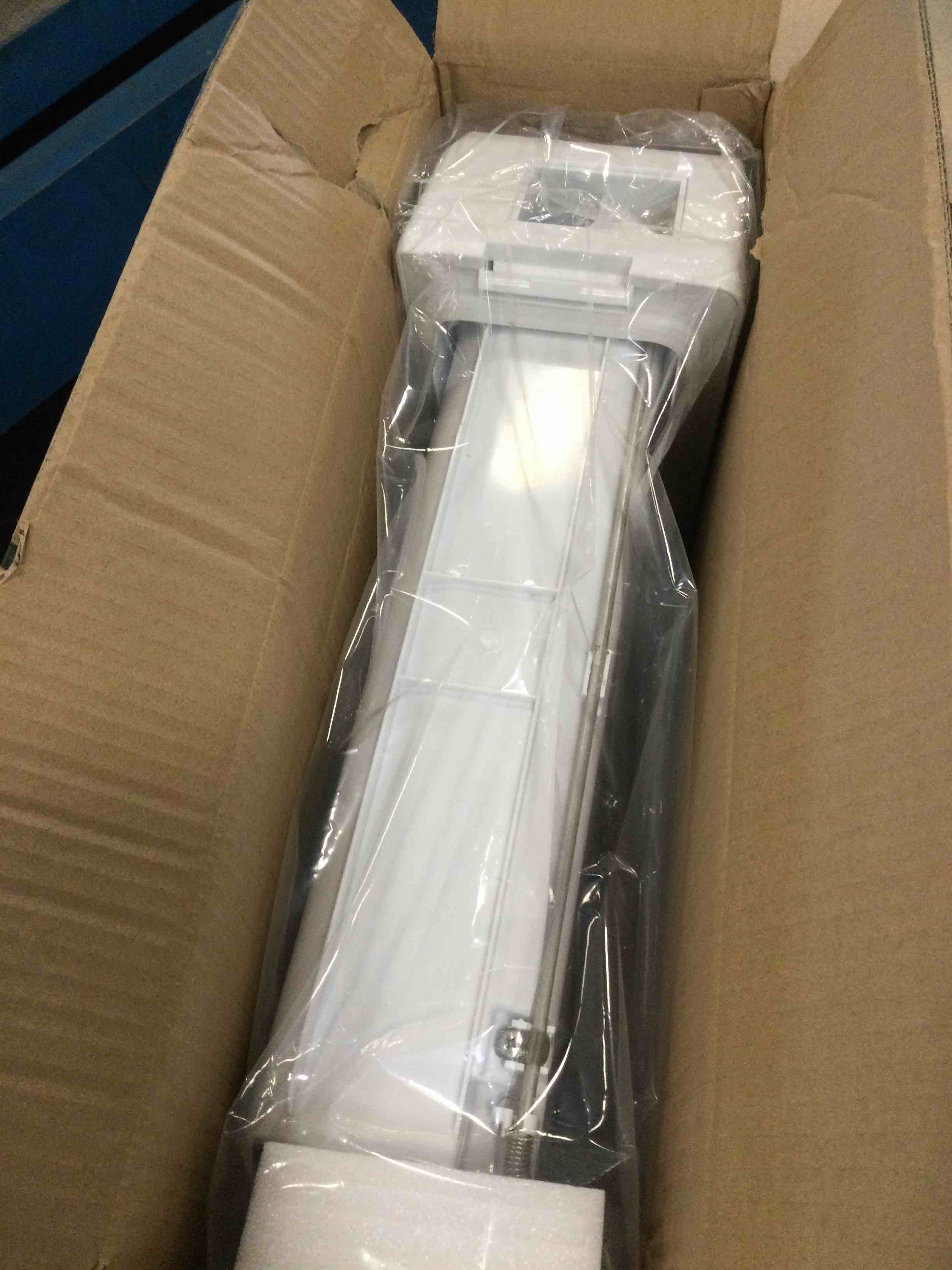 https://s3.amazonaws.com/lotting-images-prod/bidfta/PNK2234836_1745499656286.jpeg