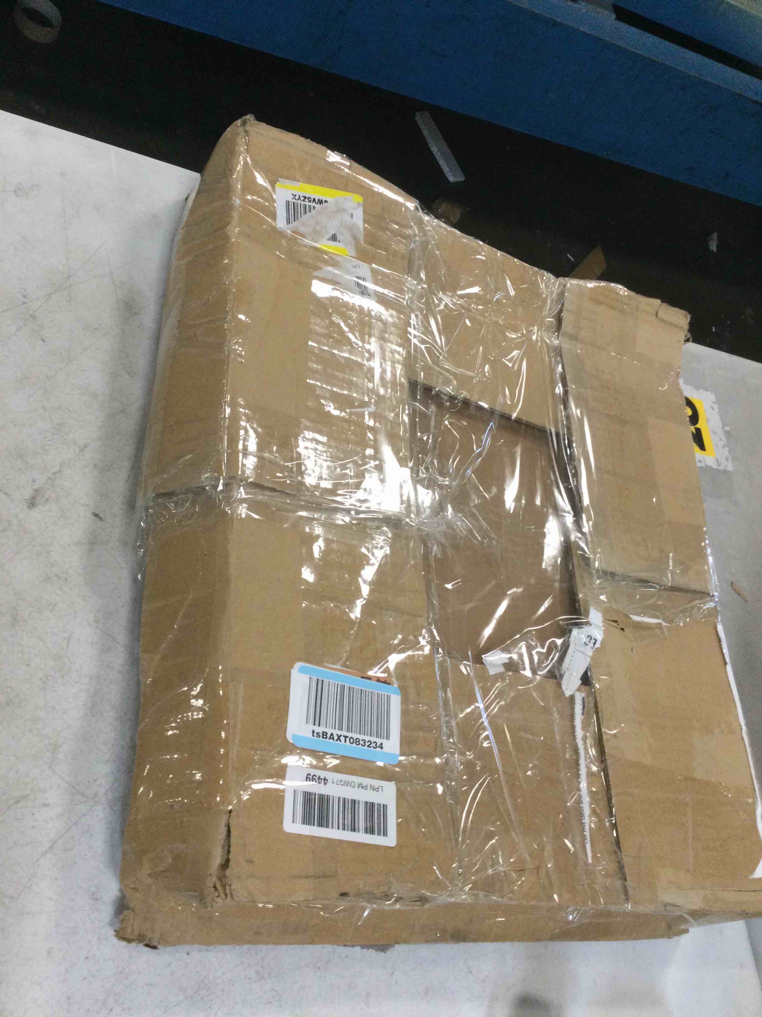 https://s3.amazonaws.com/lotting-images-prod/bidfta/PNK2234863_1745502093604.jpeg